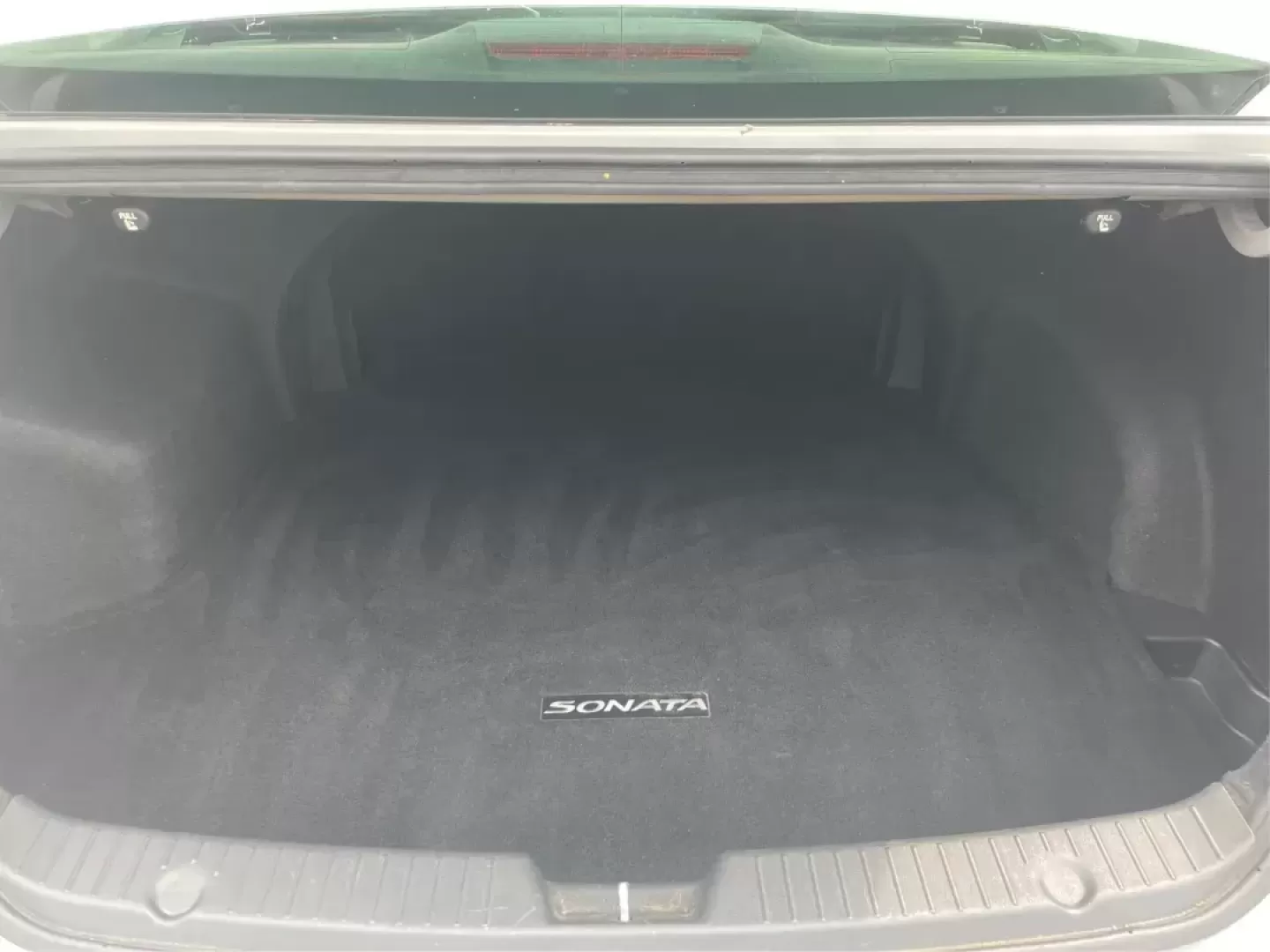 2012 Hyundai Sonata Limited (5NPEC4AC5CH) with an 2.4L I-4 gasoline direct injection engine, located at 1230 East Main St, Xenia, OH, 45385, (937) 908-9800, 39.688026, -83.910172 - Photo#11