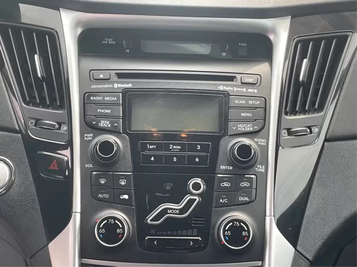 2012 Hyundai Sonata Limited (5NPEC4AC5CH) with an 2.4L I-4 gasoline direct injection engine, located at 1230 East Main St, Xenia, OH, 45385, (937) 908-9800, 39.688026, -83.910172 - Photo#12