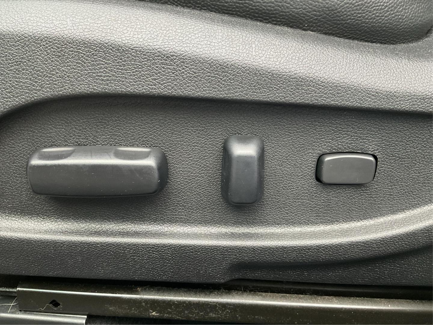 2012 Hyundai Sonata Limited 2.0T (5NPEC4AB7CH) with an 2L I-4 gasoline direct injection engine, located at 1184 Kauffman Ave, Fairborn, OH, 45324, (937) 908-9800, 39.807072, -84.030914 - Photo#16