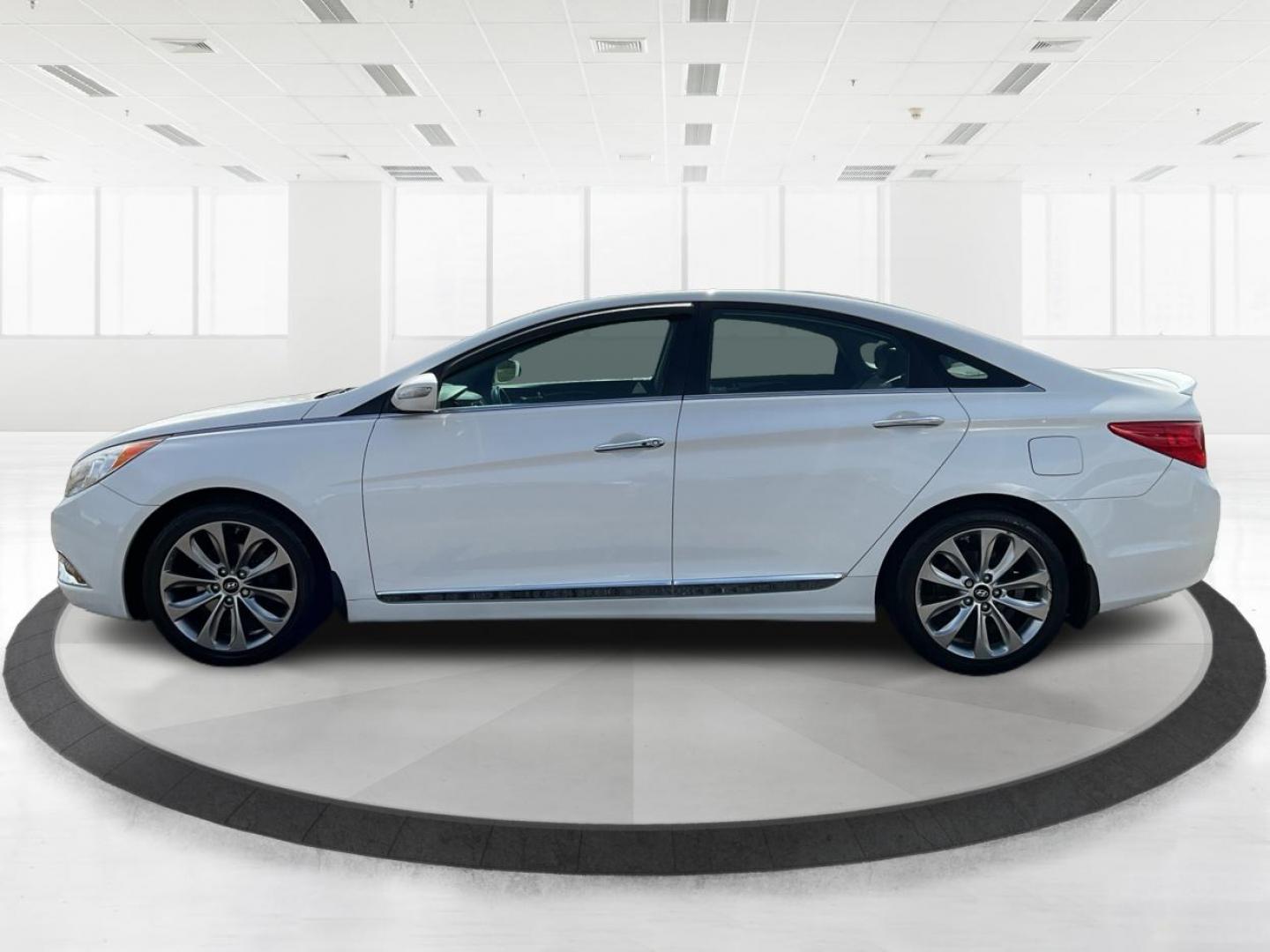 2012 Hyundai Sonata Limited 2.0T (5NPEC4AB7CH) with an 2L I-4 gasoline direct injection engine, located at 1184 Kauffman Ave, Fairborn, OH, 45324, (937) 908-9800, 39.807072, -84.030914 - Photo#5