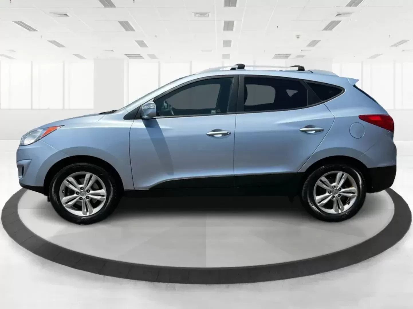 2012 Hyundai Tucson GLS (KM8JU3AC7CU) with an Theta II 2.4L I-4 DOHC engine, located at 1184 Kauffman Ave, Fairborn, OH, 45324, (937) 908-9800, 39.807072, -84.030914 - Photo#5