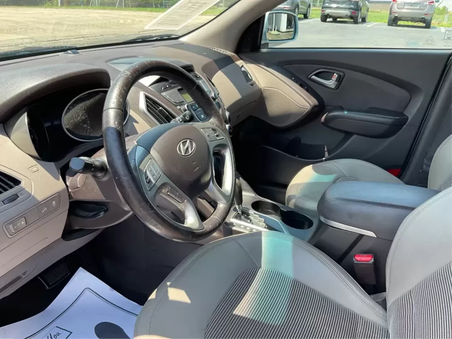2012 Hyundai Tucson GLS (KM8JU3AC7CU) with an Theta II 2.4L I-4 DOHC engine, located at 1184 Kauffman Ave, Fairborn, OH, 45324, (937) 908-9800, 39.807072, -84.030914 - Photo#8