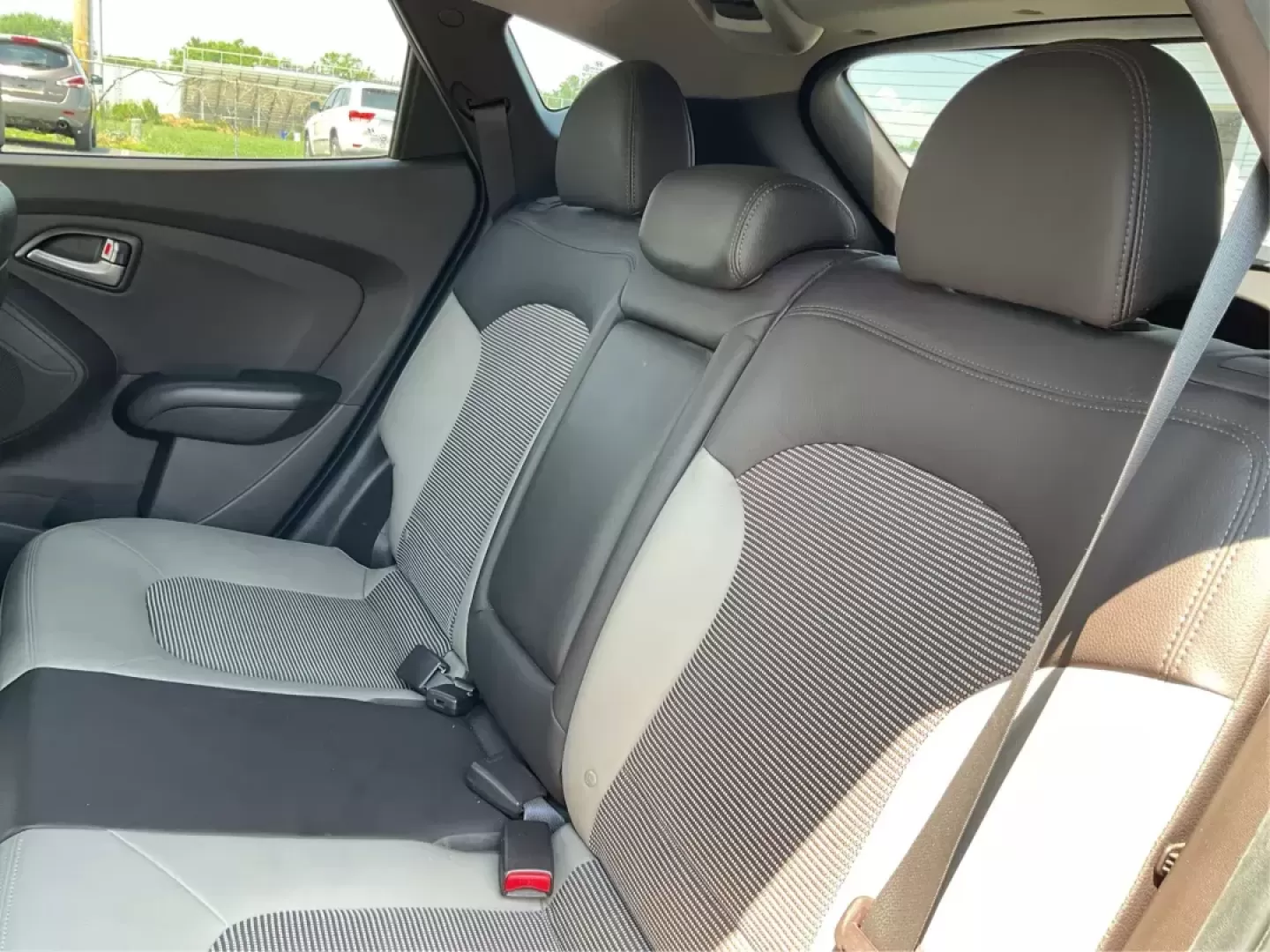 2012 Hyundai Tucson GLS (KM8JU3AC7CU) with an Theta II 2.4L I-4 DOHC engine, located at 1184 Kauffman Ave, Fairborn, OH, 45324, (937) 908-9800, 39.807072, -84.030914 - Photo#9