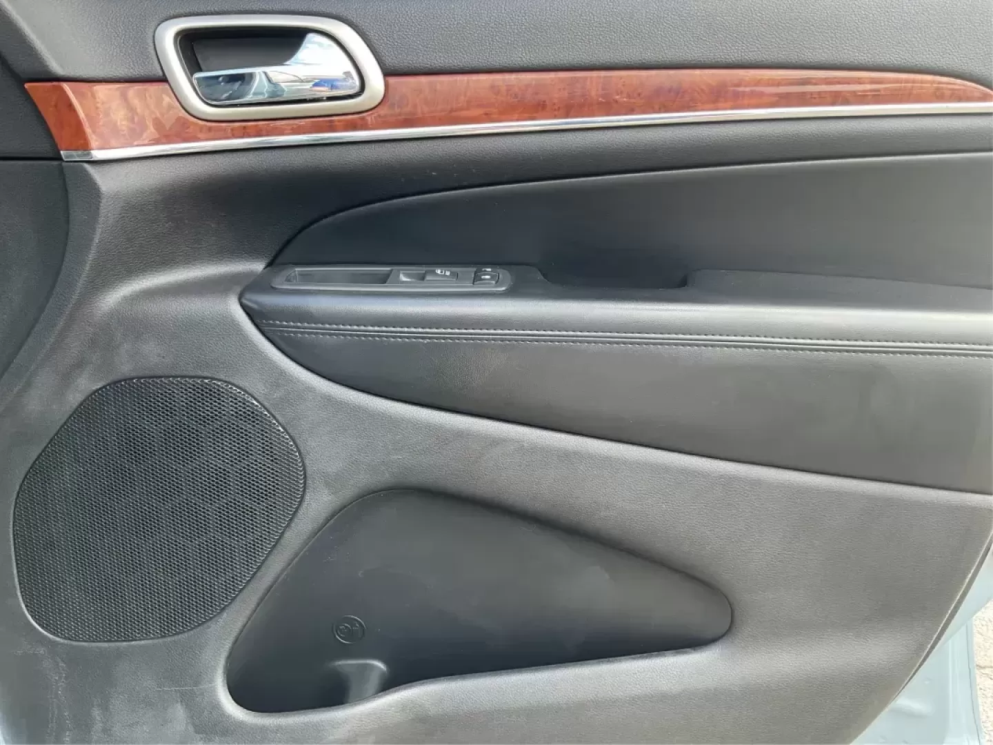 2012 Jeep Grand Cherokee Limited (1C4RJEBG5CC) with an Other engine, located at 880 E. National Road, Vandalia, OH, 45377, (937) 908-9800, 39.891918, -84.183594 - Photo#19