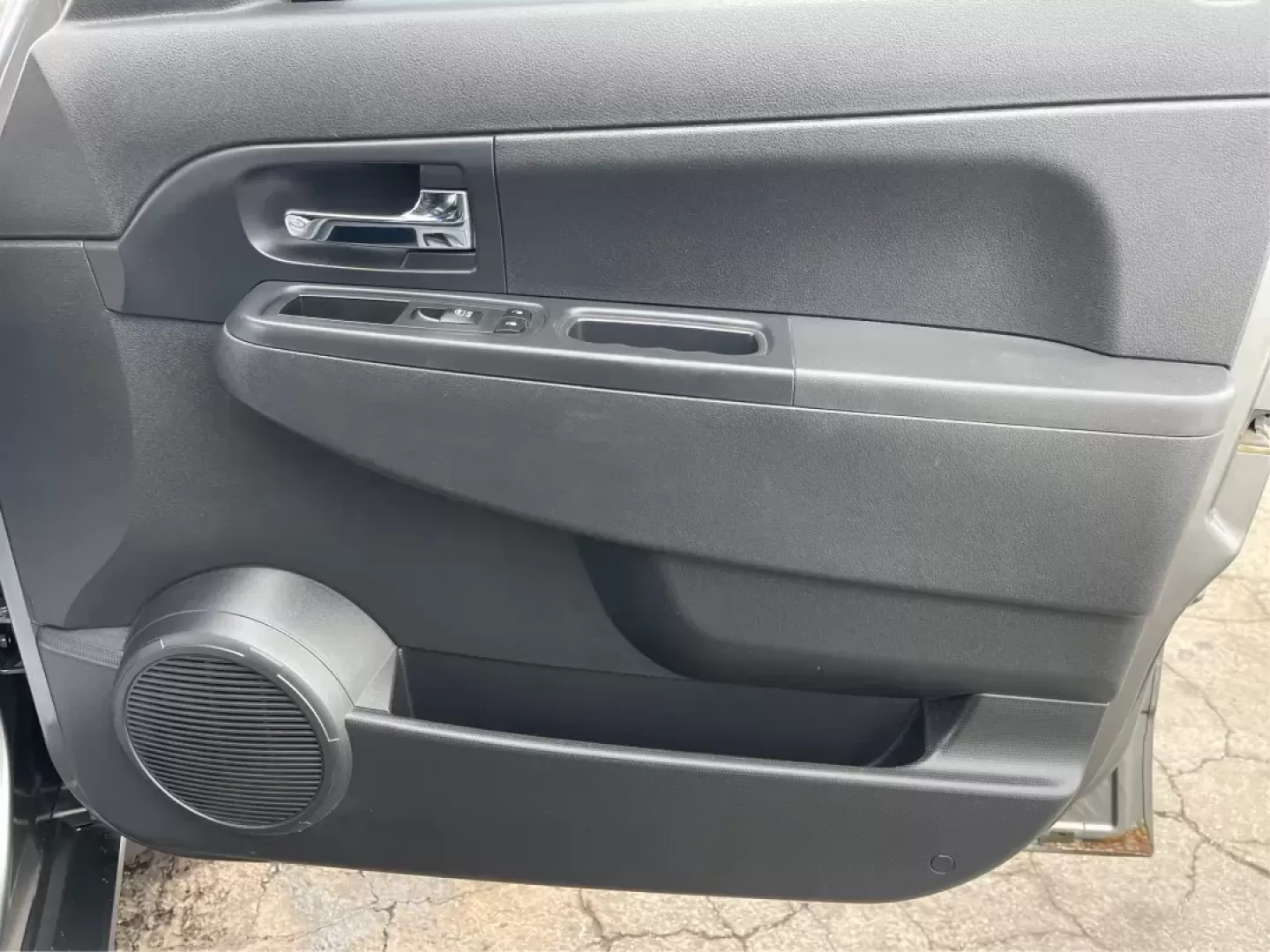 2012 Jeep Liberty Sport 4WD (1C4PJMAK8CW) with an 3.7L V6 SOHC 12V engine, 4-Speed Automatic transmission, located at 1099 N County Rd 25A , Troy, OH, 45373, (937) 908-9800, 40.057079, -84.212883 - Photo#19