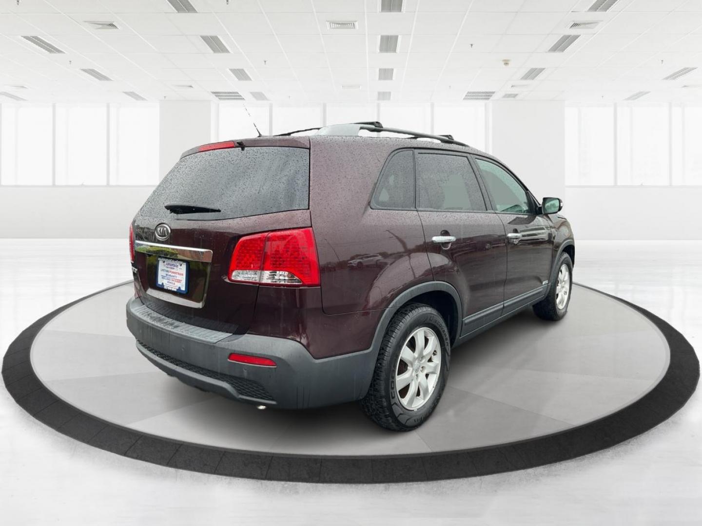 2012 Kia Sorento LX (5XYKTDA6XCG) with an 2.4L I-4 gasoline direct injection engine, located at 880 E. National Road, Vandalia, OH, 45377, (937) 908-9800, 39.891918, -84.183594 - Photo#2