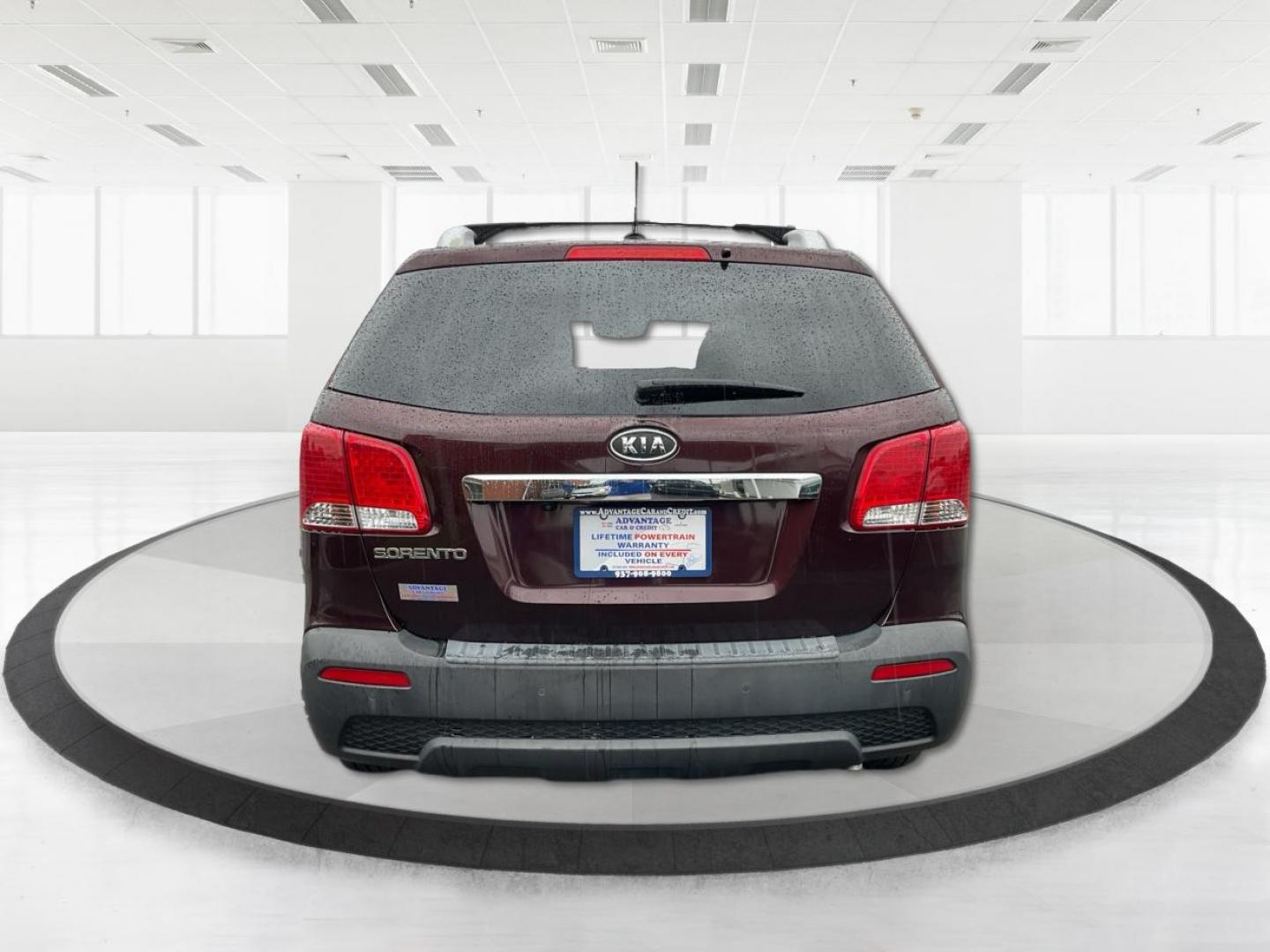 2012 Kia Sorento LX (5XYKTDA6XCG) with an 2.4L I-4 gasoline direct injection engine, located at 880 E. National Road, Vandalia, OH, 45377, (937) 908-9800, 39.891918, -84.183594 - Photo#4