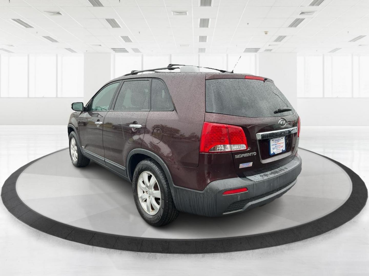 2012 Kia Sorento LX (5XYKTDA6XCG) with an 2.4L I-4 gasoline direct injection engine, located at 880 E. National Road, Vandalia, OH, 45377, (937) 908-9800, 39.891918, -84.183594 - Photo#5