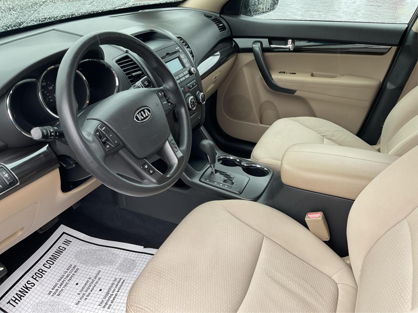 2012 Kia Sorento LX (5XYKTDA6XCG) with an 2.4L I-4 gasoline direct injection engine, located at 880 E. National Road, Vandalia, OH, 45377, (937) 908-9800, 39.891918, -84.183594 - Photo#9