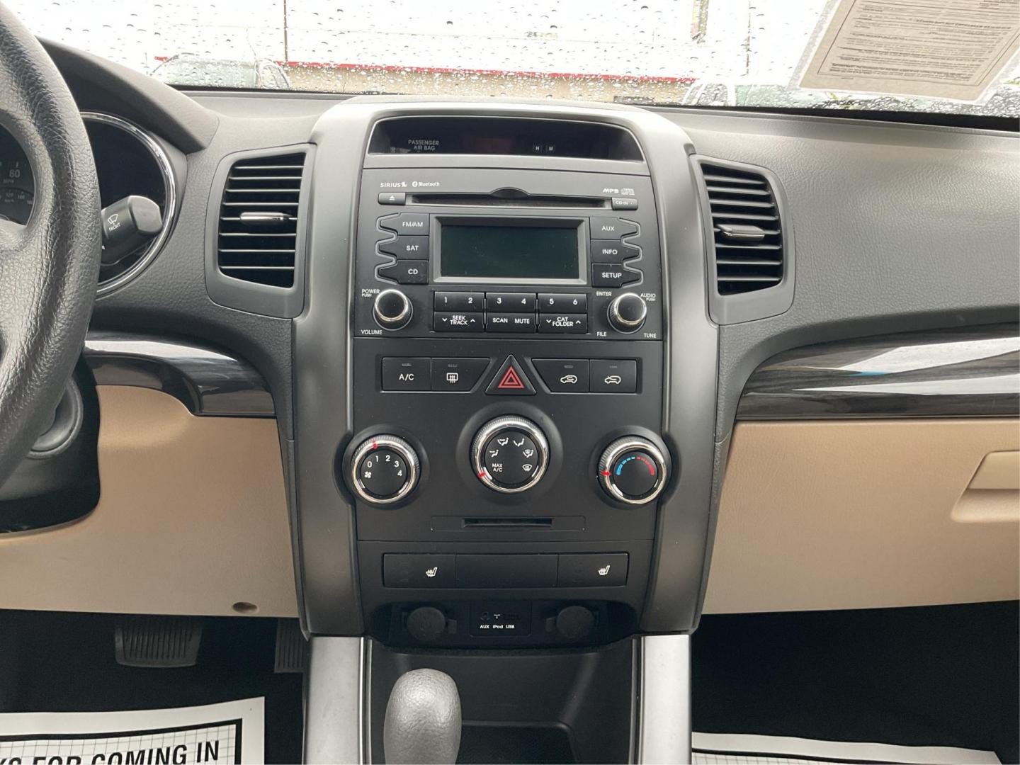2012 Kia Sorento LX (5XYKTDA6XCG) with an 2.4L I-4 gasoline direct injection engine, located at 880 E. National Road, Vandalia, OH, 45377, (937) 908-9800, 39.891918, -84.183594 - Photo#13