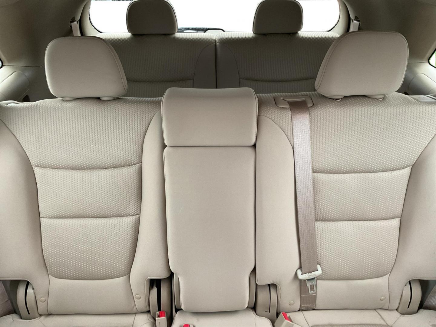 2012 Kia Sorento LX (5XYKTDA6XCG) with an 2.4L I-4 gasoline direct injection engine, located at 880 E. National Road, Vandalia, OH, 45377, (937) 908-9800, 39.891918, -84.183594 - Photo#14