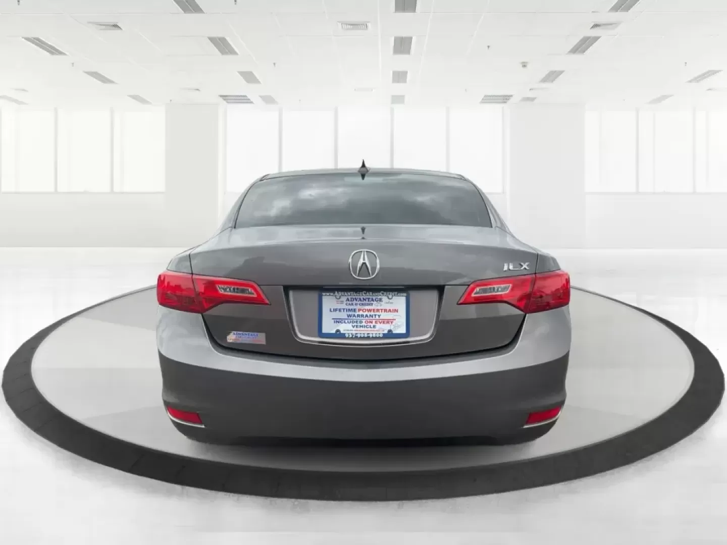 2013 Acura ILX 2.0L (19VDE1F7XDE) with an 2L I-4 i-VTEC variable valve control engine, located at 1230 East Main St, Xenia, OH, 45385, (937) 908-9800, 39.688026, -83.910172 - Photo#1