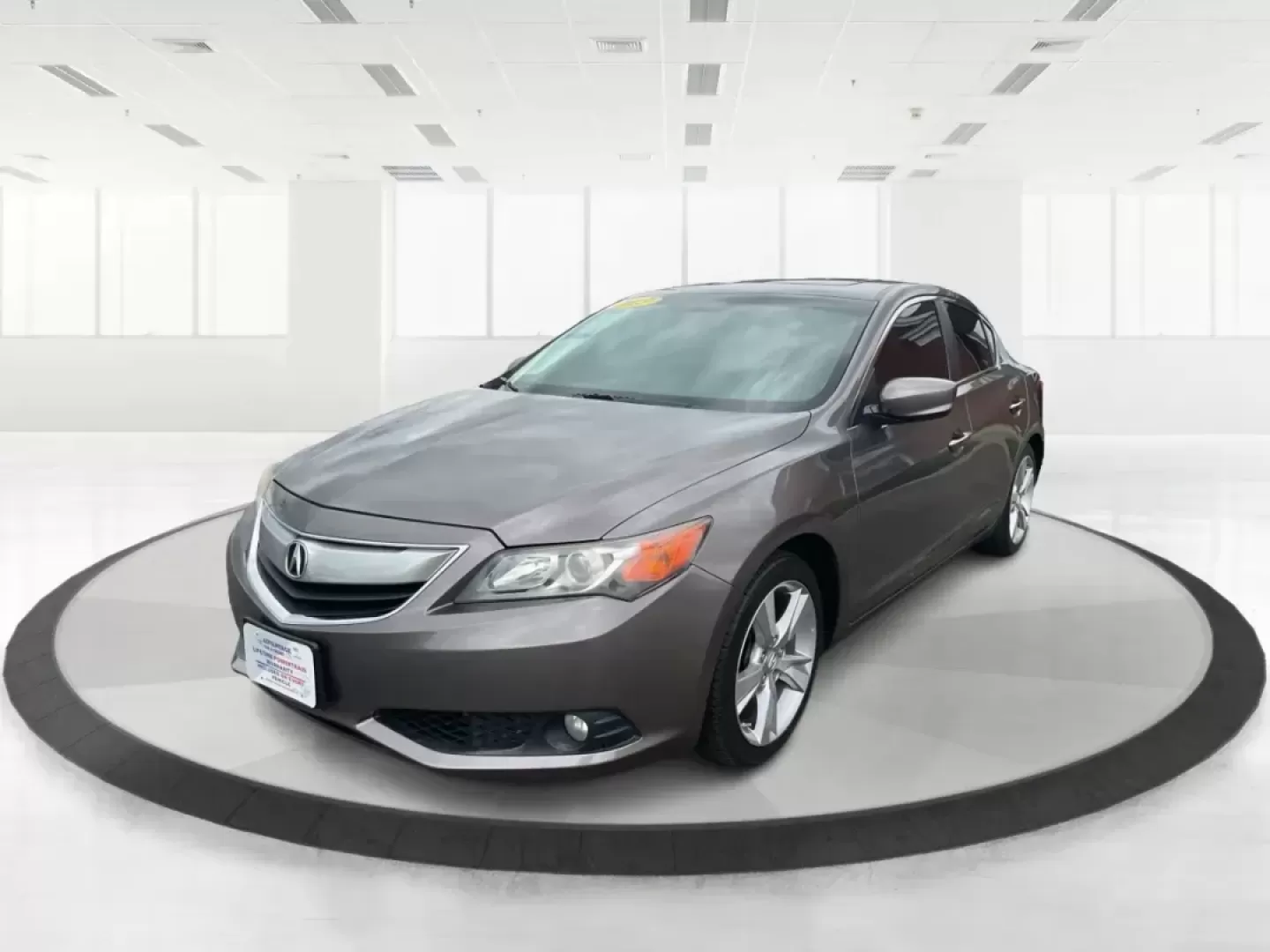 2013 Acura ILX 2.0L (19VDE1F7XDE) with an 2L I-4 i-VTEC variable valve control engine, located at 1230 East Main St, Xenia, OH, 45385, (937) 908-9800, 39.688026, -83.910172 - Photo#4