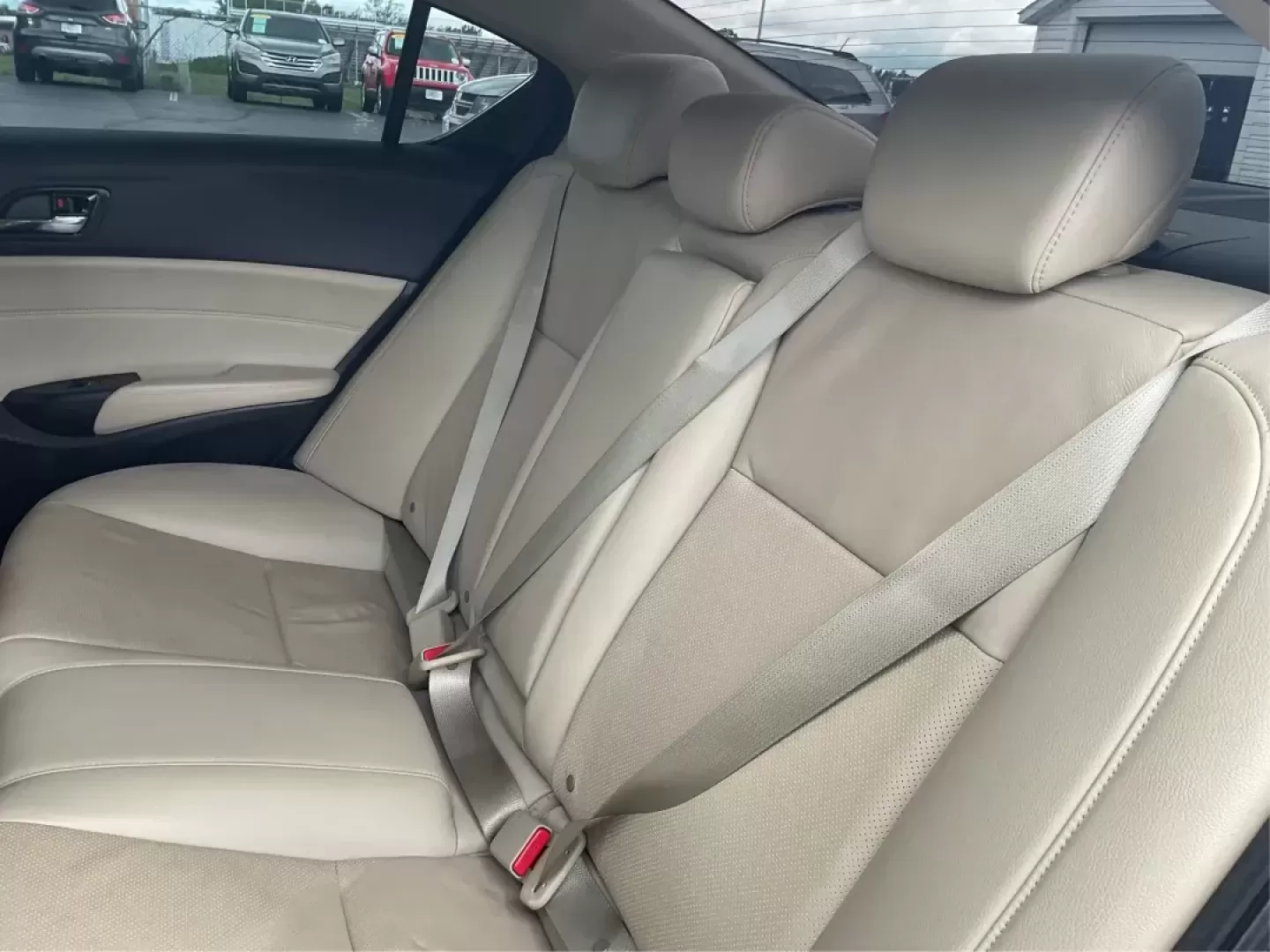 2013 Acura ILX 2.0L (19VDE1F7XDE) with an 2L I-4 i-VTEC variable valve control engine, located at 1230 East Main St, Xenia, OH, 45385, (937) 908-9800, 39.688026, -83.910172 - Photo#8