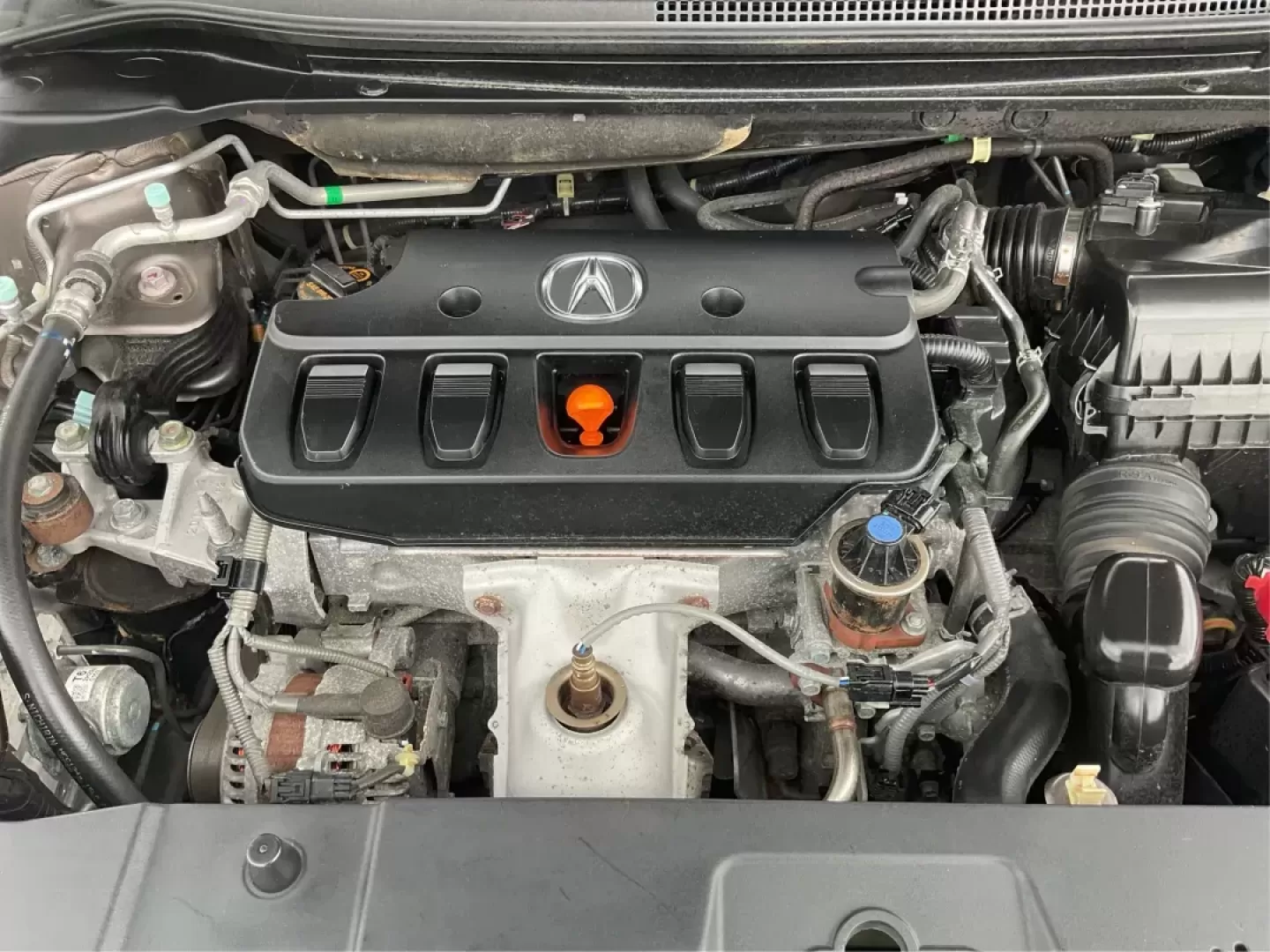 2013 Acura ILX 2.0L (19VDE1F7XDE) with an 2L I-4 i-VTEC variable valve control engine, located at 1230 East Main St, Xenia, OH, 45385, (937) 908-9800, 39.688026, -83.910172 - Photo#9