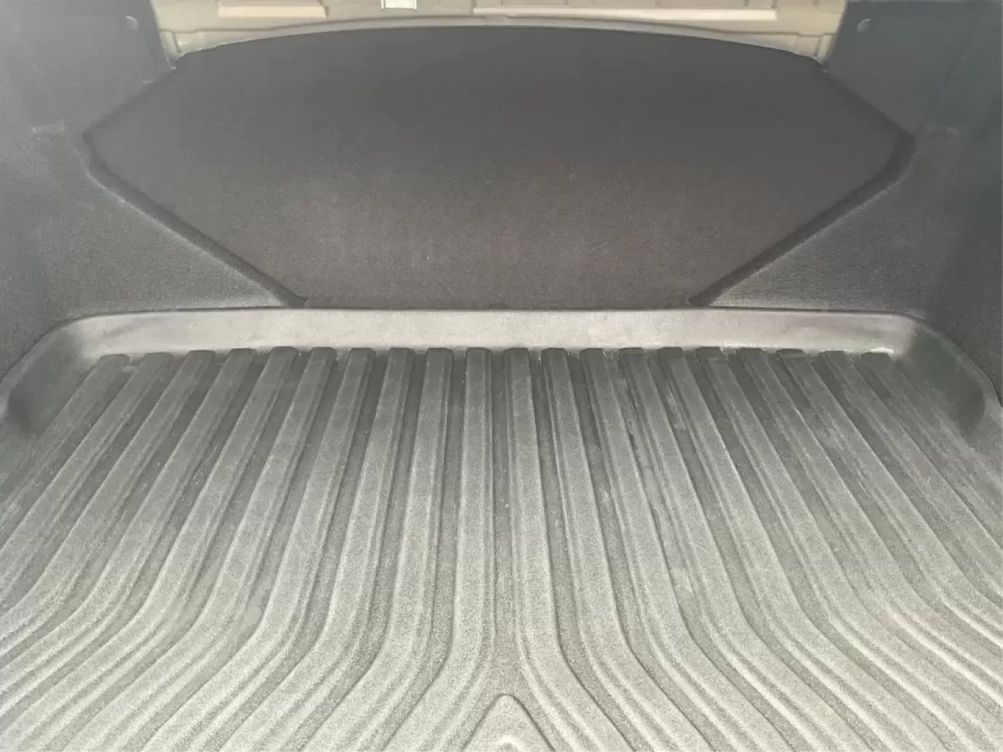 2013 Acura ILX 2.0L (19VDE1F7XDE) with an 2L I-4 i-VTEC variable valve control engine, located at 1230 East Main St, Xenia, OH, 45385, (937) 908-9800, 39.688026, -83.910172 - Photo#10
