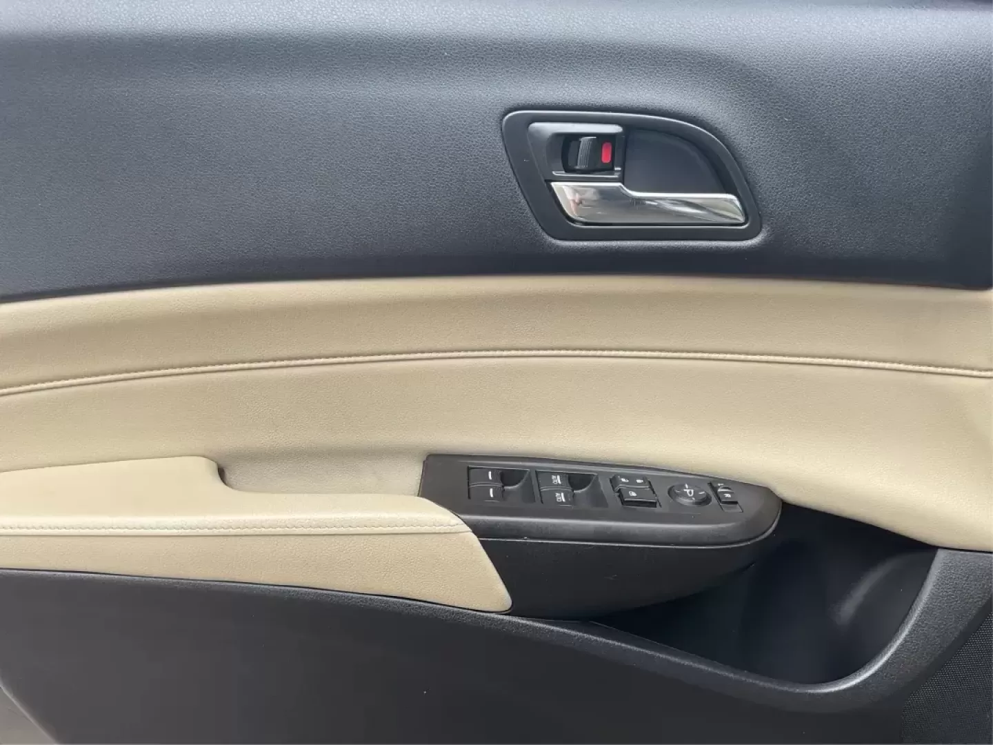 2013 Acura ILX 2.0L (19VDE1F7XDE) with an 2L I-4 i-VTEC variable valve control engine, located at 1230 East Main St, Xenia, OH, 45385, (937) 908-9800, 39.688026, -83.910172 - Photo#16
