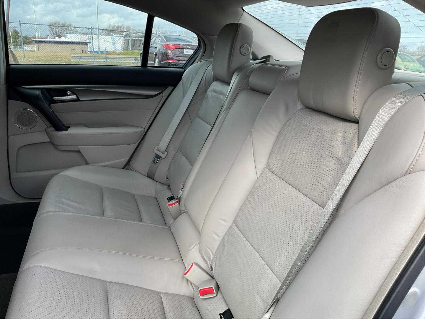2013 Acura TL 3.5 (19UUA8F57DA) with an 3.5L V-6 variable valve control engine, located at 401 Woodman Dr, Riverside, OH, 45431, (937) 908-9800, 39.760899, -84.123421 - Photo#9