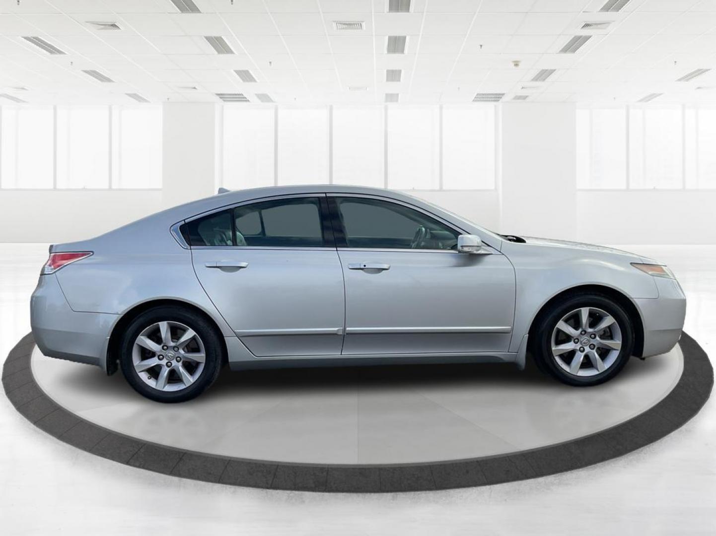 2013 Acura TL 3.5 (19UUA8F57DA) with an 3.5L V-6 variable valve control engine, located at 401 Woodman Dr, Riverside, OH, 45431, (937) 908-9800, 39.760899, -84.123421 - Photo#1