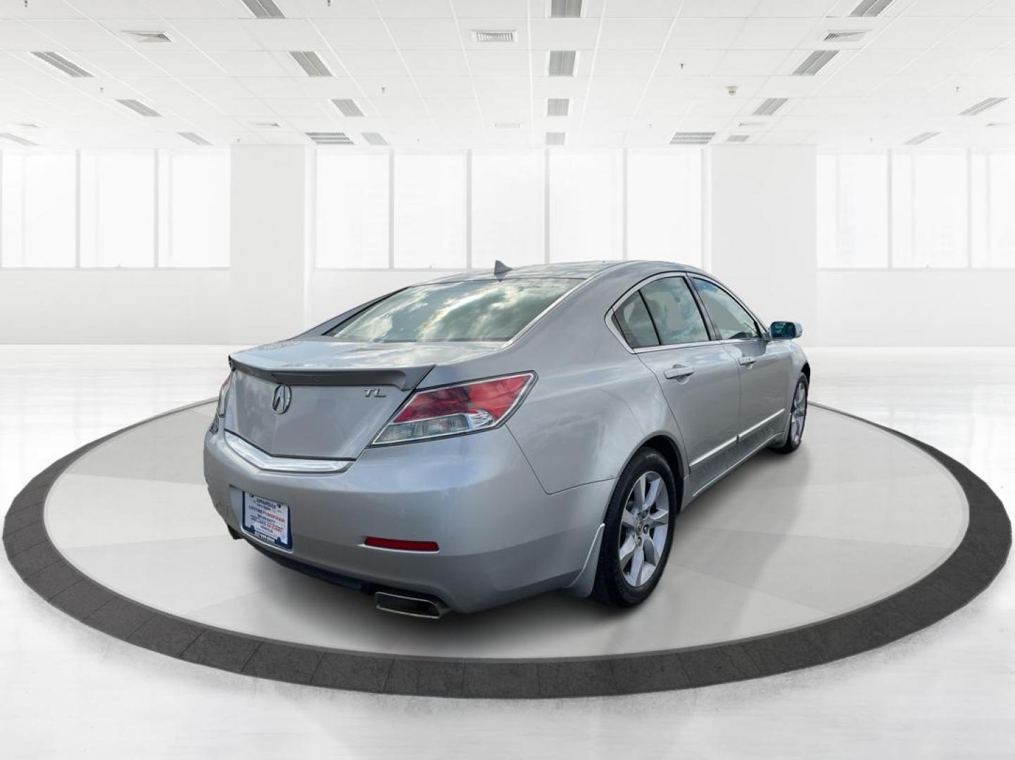 2013 Acura TL 3.5 (19UUA8F57DA) with an 3.5L V-6 variable valve control engine, located at 401 Woodman Dr, Riverside, OH, 45431, (937) 908-9800, 39.760899, -84.123421 - Photo#2