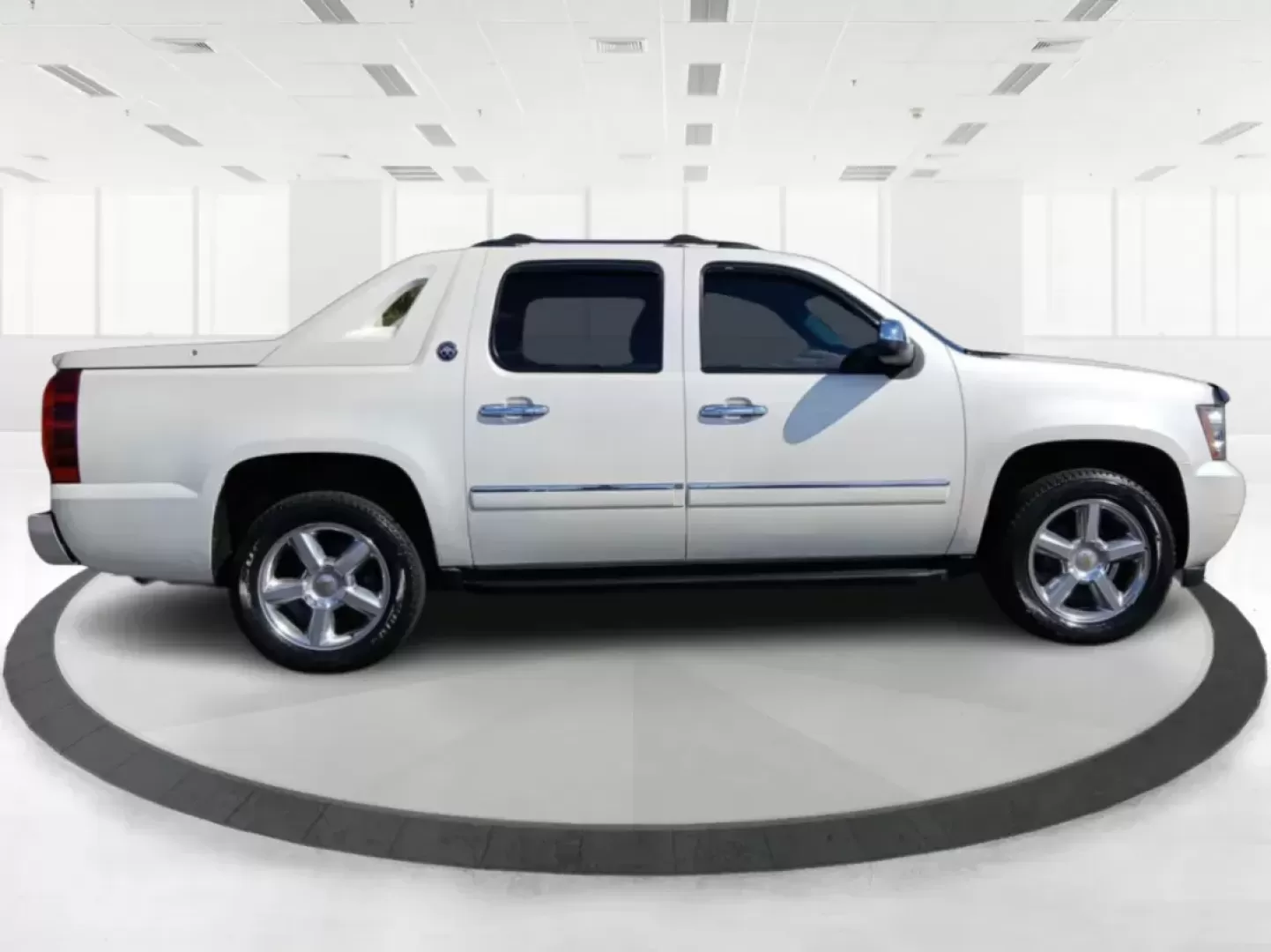 2013 Chevrolet Avalanche LTZ 4WD (3GNTKGE78DG) with an 5.3L V8 OHV 16V FFV engine, 4-Speed Automatic transmission, located at 8750 N County Rd 25A, Piqua, OH, 45356, (937) 908-9800, 40.164391, -84.232513 - Photo#1