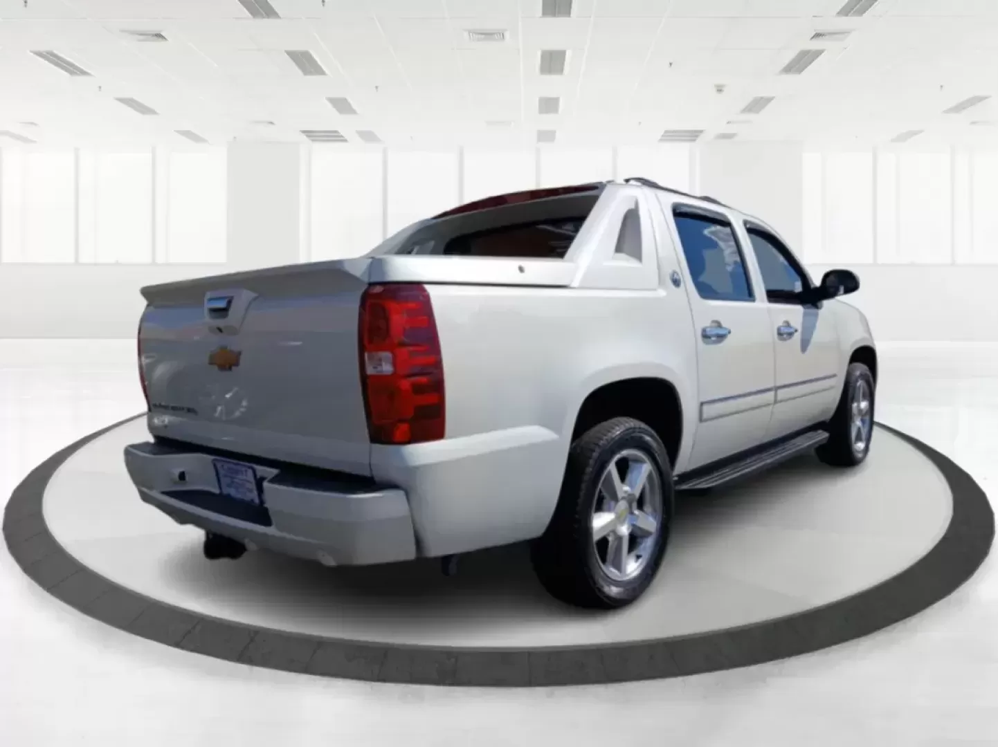 2013 Chevrolet Avalanche LTZ 4WD (3GNTKGE78DG) with an 5.3L V8 OHV 16V FFV engine, 4-Speed Automatic transmission, located at 8750 N County Rd 25A, Piqua, OH, 45356, (937) 908-9800, 40.164391, -84.232513 - Photo#2