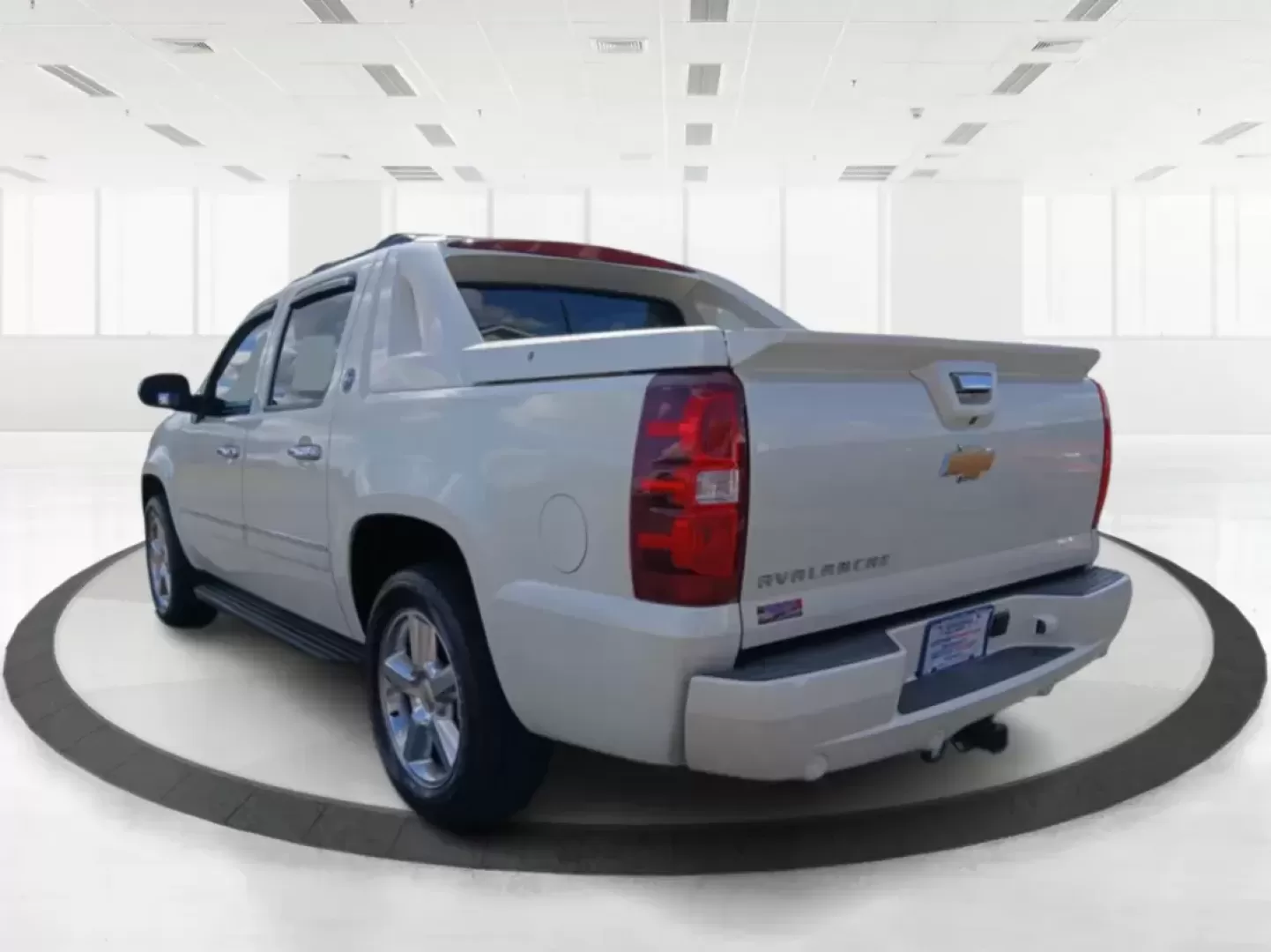 2013 Chevrolet Avalanche LTZ 4WD (3GNTKGE78DG) with an 5.3L V8 OHV 16V FFV engine, 4-Speed Automatic transmission, located at 8750 N County Rd 25A, Piqua, OH, 45356, (937) 908-9800, 40.164391, -84.232513 - Photo#5