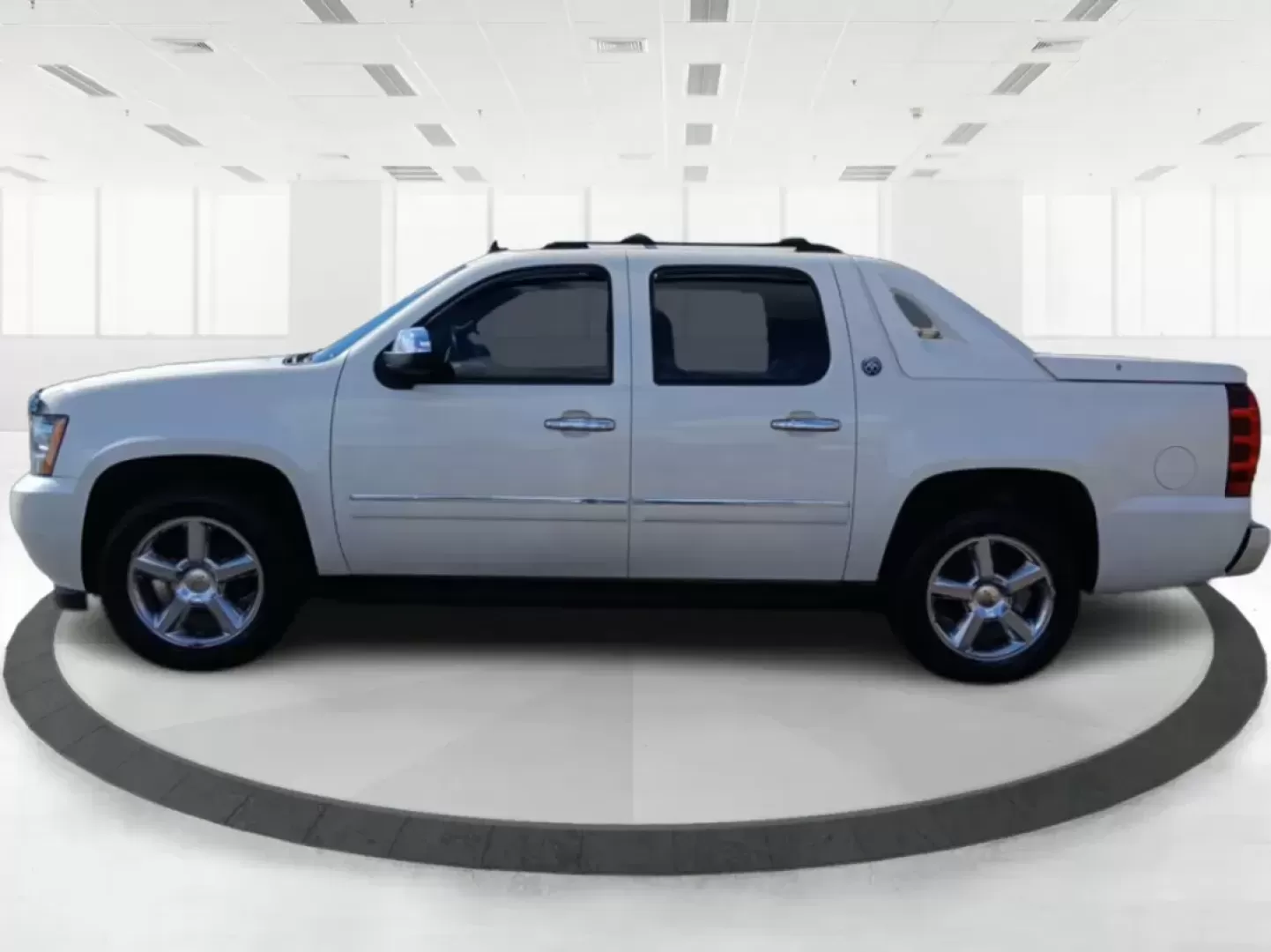 2013 Chevrolet Avalanche LTZ 4WD (3GNTKGE78DG) with an 5.3L V8 OHV 16V FFV engine, 4-Speed Automatic transmission, located at 8750 N County Rd 25A, Piqua, OH, 45356, (937) 908-9800, 40.164391, -84.232513 - Photo#6