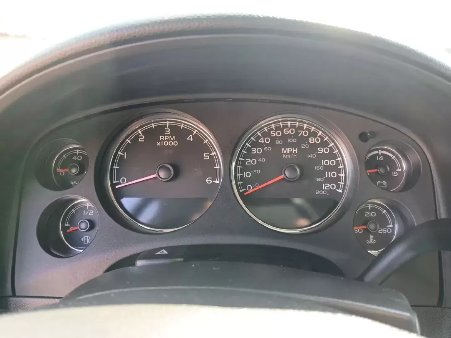 2013 Chevrolet Avalanche LTZ 4WD (3GNTKGE78DG) with an 5.3L V8 OHV 16V FFV engine, 4-Speed Automatic transmission, located at 8750 N County Rd 25A, Piqua, OH, 45356, (937) 908-9800, 40.164391, -84.232513 - Photo#15