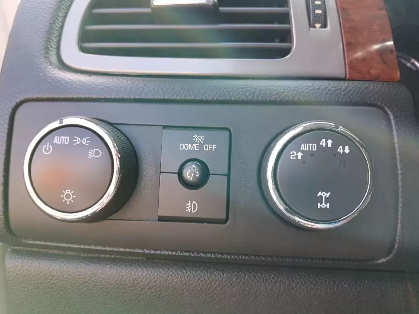 2013 Chevrolet Avalanche LTZ 4WD (3GNTKGE78DG) with an 5.3L V8 OHV 16V FFV engine, 4-Speed Automatic transmission, located at 8750 N County Rd 25A, Piqua, OH, 45356, (937) 908-9800, 40.164391, -84.232513 - Photo#17