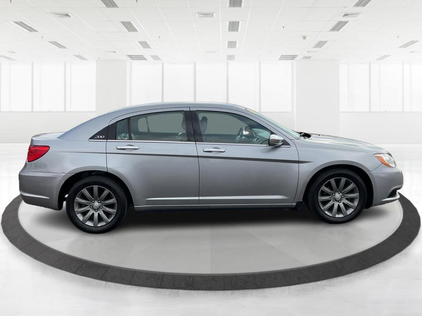 2013 Chrysler 200 Limited (1C3CCBCG9DN) with an Other engine, located at 1184 Kauffman Ave, Fairborn, OH, 45324, (937) 908-9800, 39.807072, -84.030914 - Photo#1