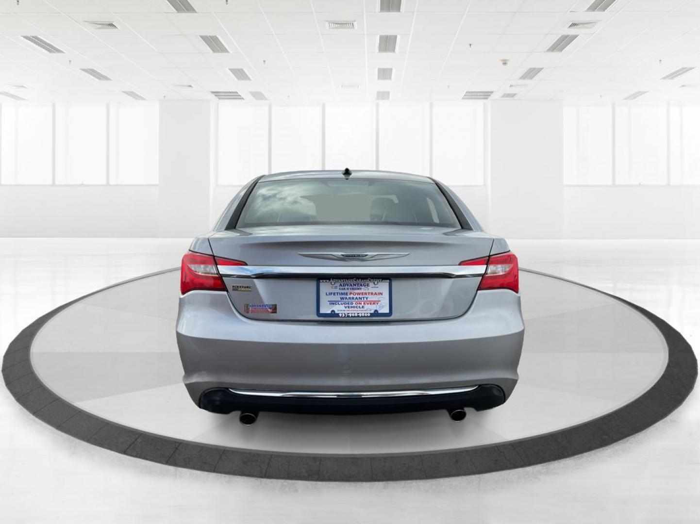 2013 Chrysler 200 Limited (1C3CCBCG9DN) with an Other engine, located at 1184 Kauffman Ave, Fairborn, OH, 45324, (937) 908-9800, 39.807072, -84.030914 - Photo#3