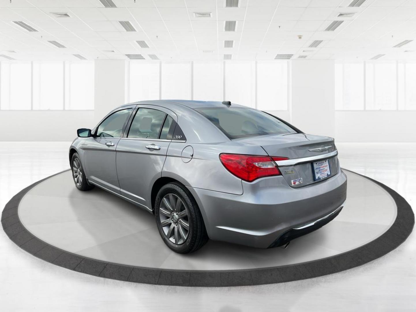 2013 Chrysler 200 Limited (1C3CCBCG9DN) with an Other engine, located at 1184 Kauffman Ave, Fairborn, OH, 45324, (937) 908-9800, 39.807072, -84.030914 - Photo#4
