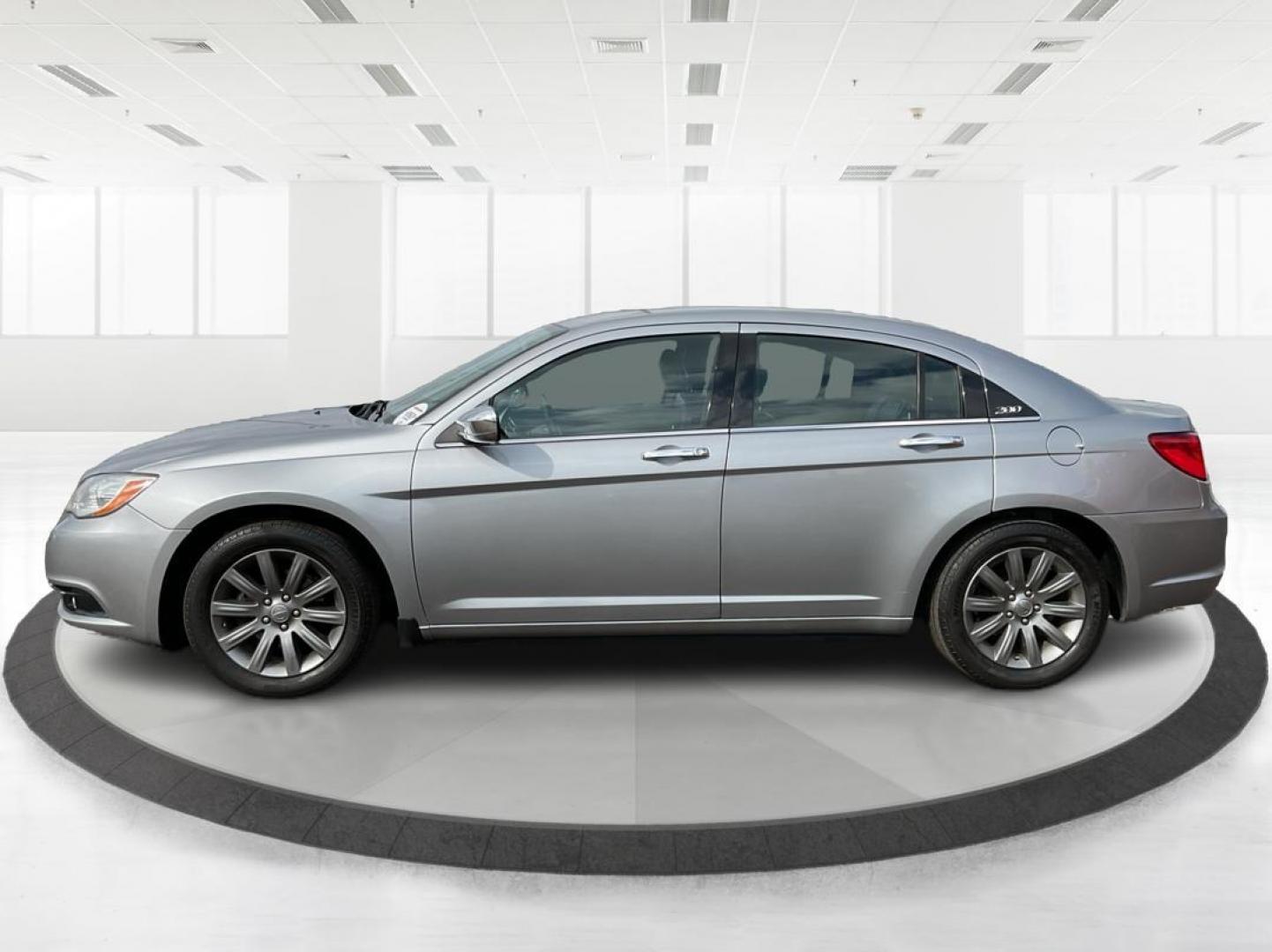 2013 Chrysler 200 Limited (1C3CCBCG9DN) with an Other engine, located at 1184 Kauffman Ave, Fairborn, OH, 45324, (937) 908-9800, 39.807072, -84.030914 - Photo#5