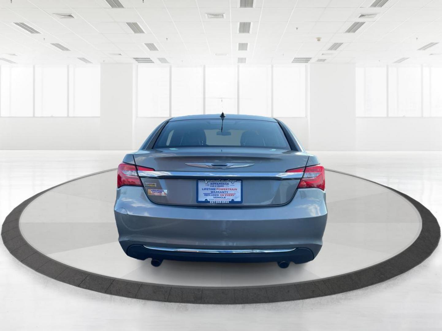 2013 Chrysler 200 Touring (1C3CCBBG0DN) with an 2.4L I-4 DOHC engine, located at 401 Woodman Dr, Riverside, OH, 45431, (937) 908-9800, 39.760899, -84.123421 - Photo#3