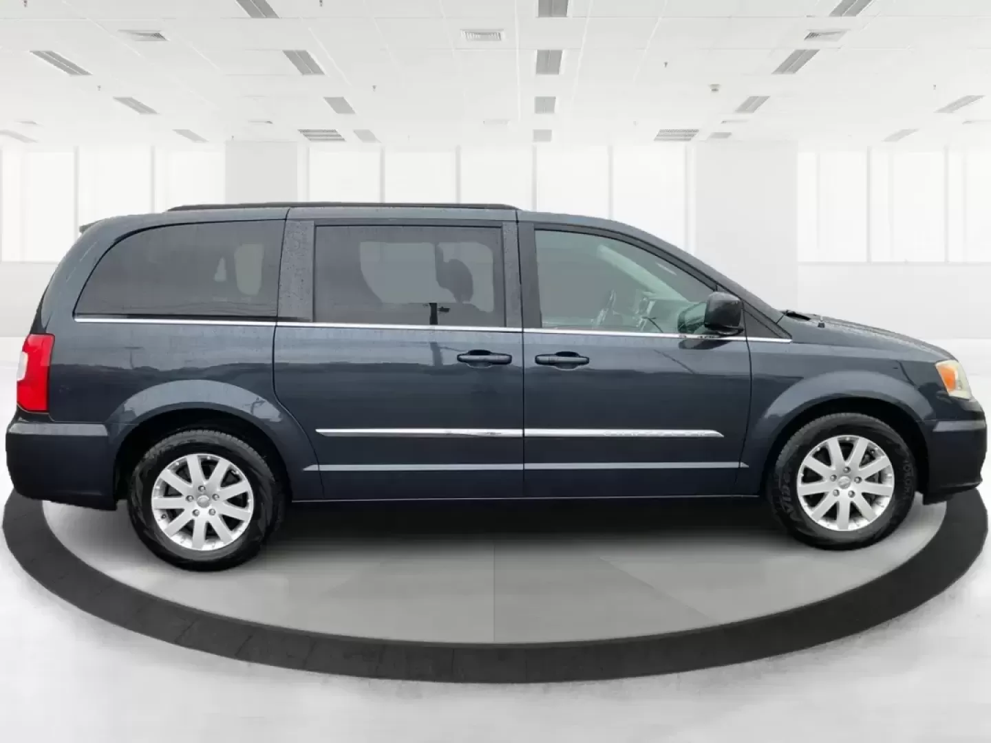 2013 Chrysler Town and Country Touring (2C4RC1BG5DR) with an Pentastar 3.6L V-6 DOHC engine, located at 4508 South Dixie Dr, Moraine, OH, 45439, (937) 908-9800, 39.689976, -84.218452 - Photo#1