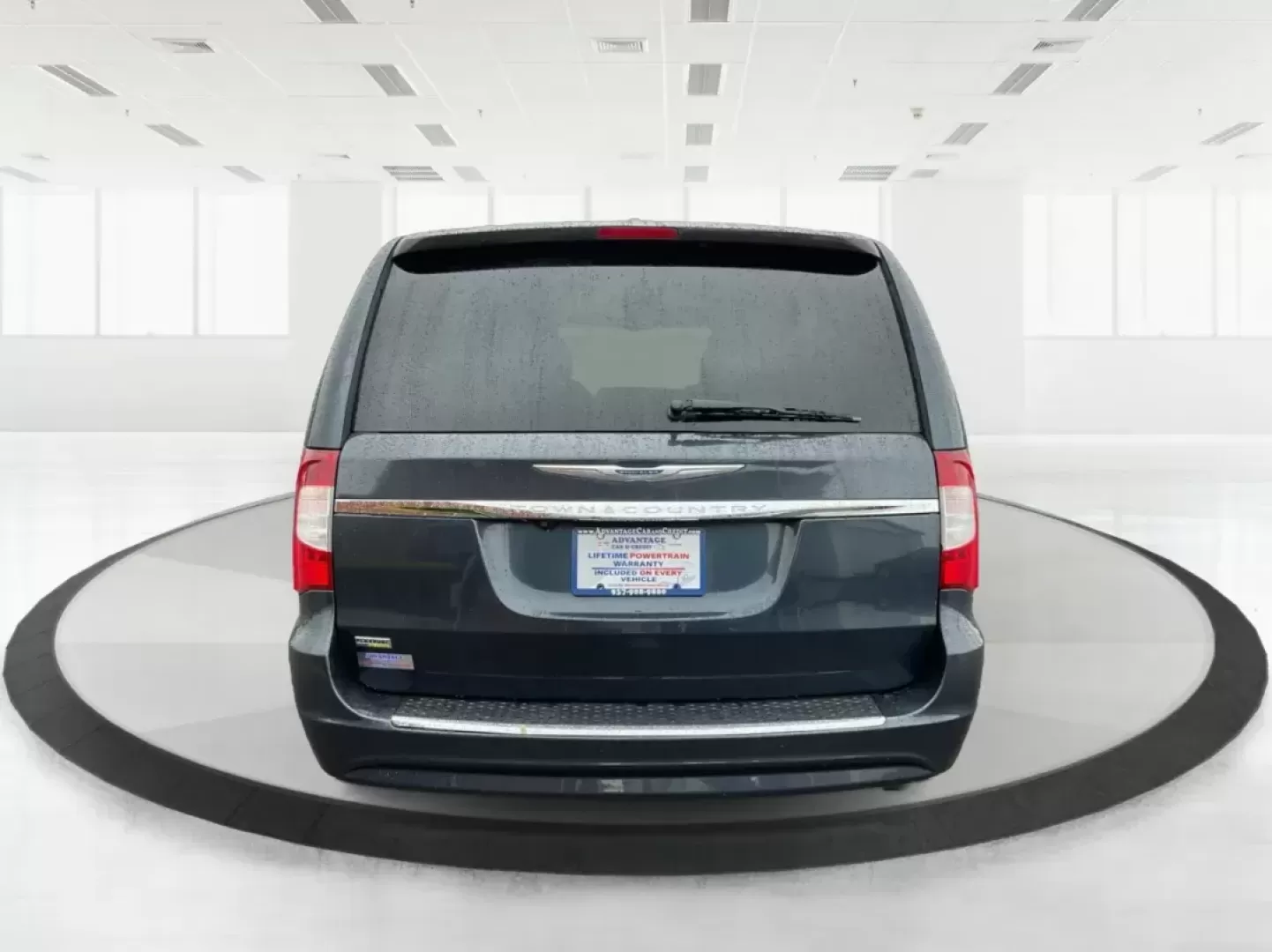 2013 Chrysler Town and Country Touring (2C4RC1BG5DR) with an Pentastar 3.6L V-6 DOHC engine, located at 4508 South Dixie Dr, Moraine, OH, 45439, (937) 908-9800, 39.689976, -84.218452 - Photo#3