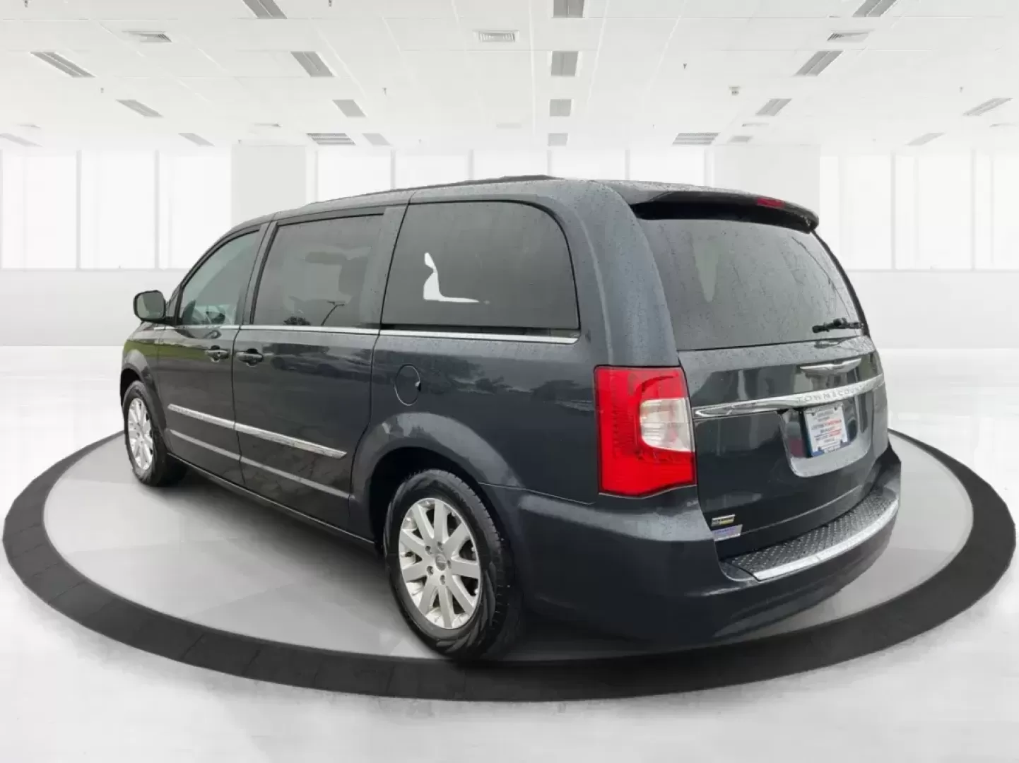 2013 Chrysler Town and Country Touring (2C4RC1BG5DR) with an Pentastar 3.6L V-6 DOHC engine, located at 4508 South Dixie Dr, Moraine, OH, 45439, (937) 908-9800, 39.689976, -84.218452 - Photo#4