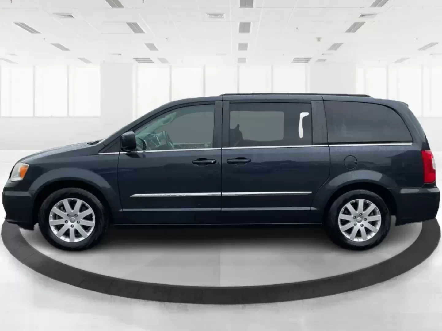 2013 Chrysler Town and Country Touring (2C4RC1BG5DR) with an Pentastar 3.6L V-6 DOHC engine, located at 4508 South Dixie Dr, Moraine, OH, 45439, (937) 908-9800, 39.689976, -84.218452 - Photo#5