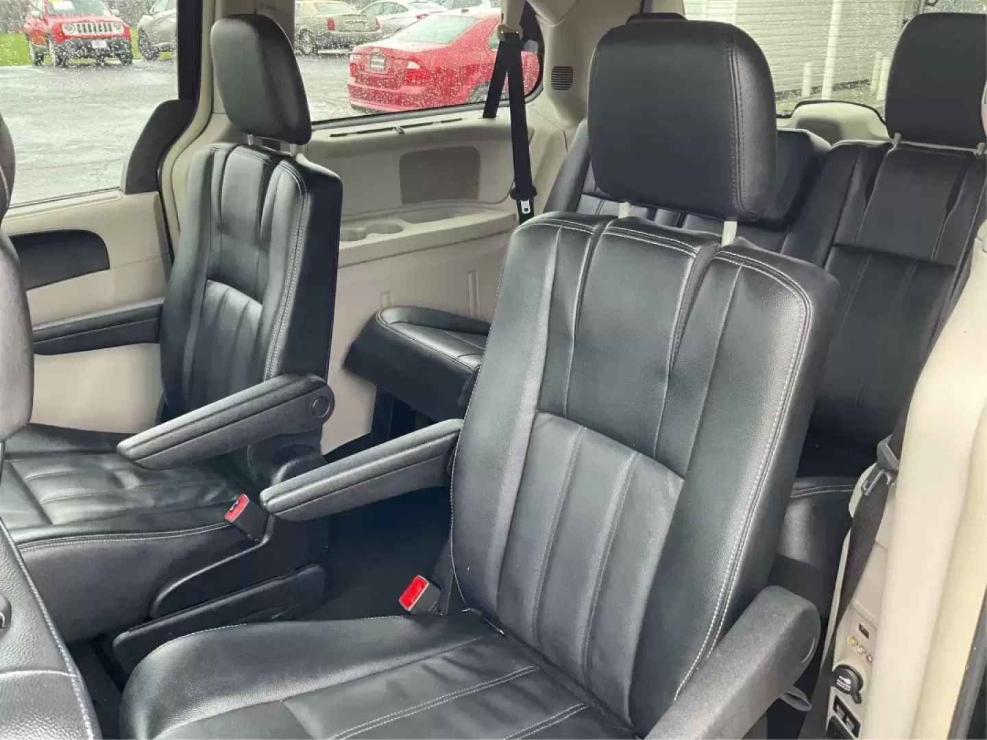 2013 Chrysler Town and Country Touring (2C4RC1BG5DR) with an Pentastar 3.6L V-6 DOHC engine, located at 4508 South Dixie Dr, Moraine, OH, 45439, (937) 908-9800, 39.689976, -84.218452 - Photo#9
