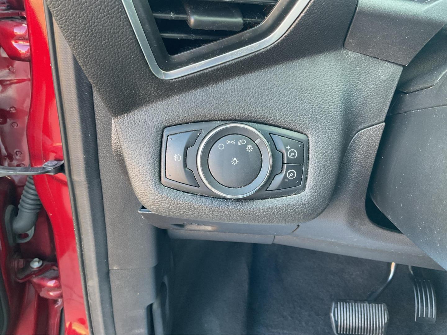 2013 Ford Escape Titanium (1FMCU0J94DU) with an EcoBoost 2L I-4 gasoline direct injection engine, located at 1184 Kauffman Ave, Fairborn, OH, 45324, (937) 908-9800, 39.807072, -84.030914 - Photo#15