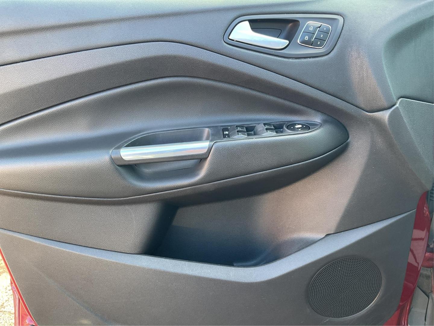 2013 Ford Escape Titanium (1FMCU0J94DU) with an EcoBoost 2L I-4 gasoline direct injection engine, located at 1184 Kauffman Ave, Fairborn, OH, 45324, (937) 908-9800, 39.807072, -84.030914 - Photo#17