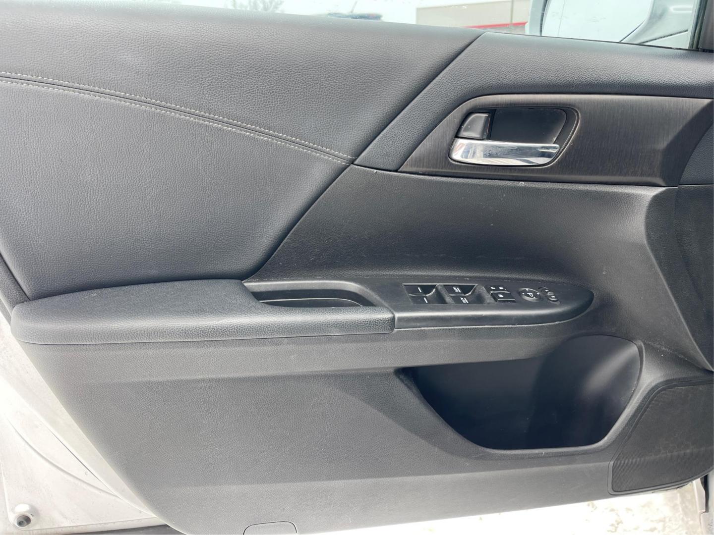 2013 Honda Accord EX Sedan CVT (1HGCR2F72DA) with an 2.4L L4 DOHC 16V engine, Continuously Variable Transmission transmission, located at 401 Woodman Dr, Riverside, OH, 45431, (937) 908-9800, 39.760899, -84.123421 - Photo#18