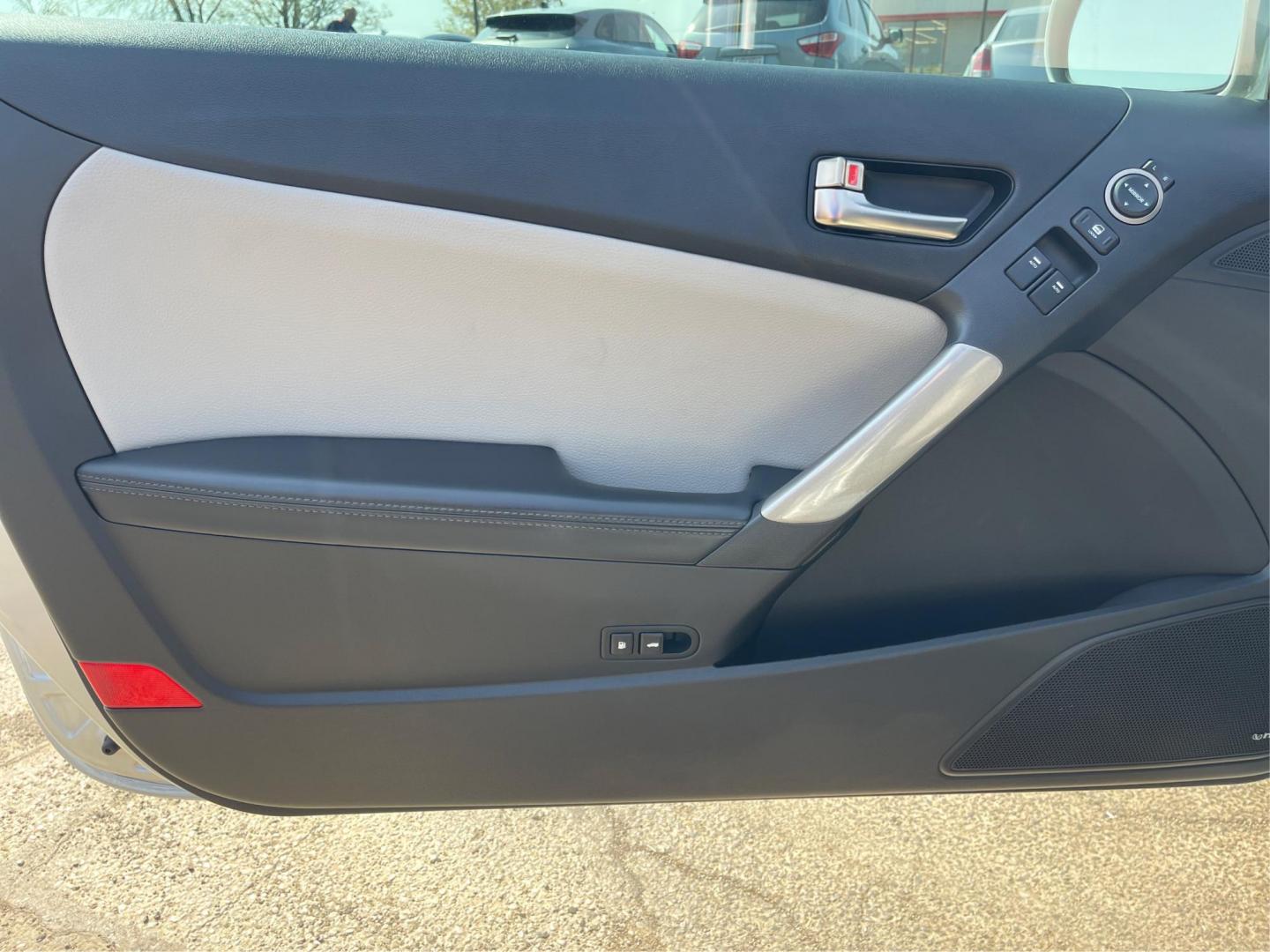 2013 Hyundai Genesis Coupe 2.0T Premium (KMHHT6KD1DU) with an Theta 2L I-4 DOHC engine, located at 1099 N County Rd 25A , Troy, OH, 45373, (937) 908-9800, 40.057079, -84.212883 - Photo#17
