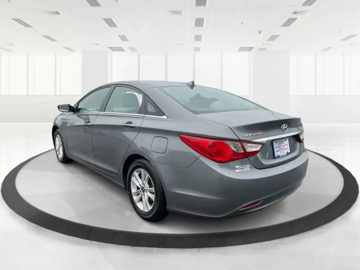 2013 Gray Hyundai Sonata GLS (5NPEB4AC5DH) with an 2.4L L4 DOHC 16V engine, 6-Speed Automatic transmission, located at 8750 N County Rd 25A, Piqua, OH, 45356, (937) 908-9800, 40.164391, -84.232513 - Photo#4