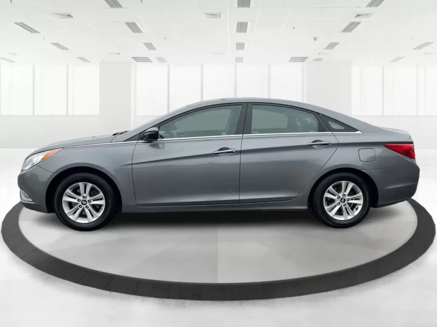 2013 Gray Hyundai Sonata GLS (5NPEB4AC5DH) with an 2.4L L4 DOHC 16V engine, 6-Speed Automatic transmission, located at 8750 N County Rd 25A, Piqua, OH, 45356, (937) 908-9800, 40.164391, -84.232513 - Photo#5