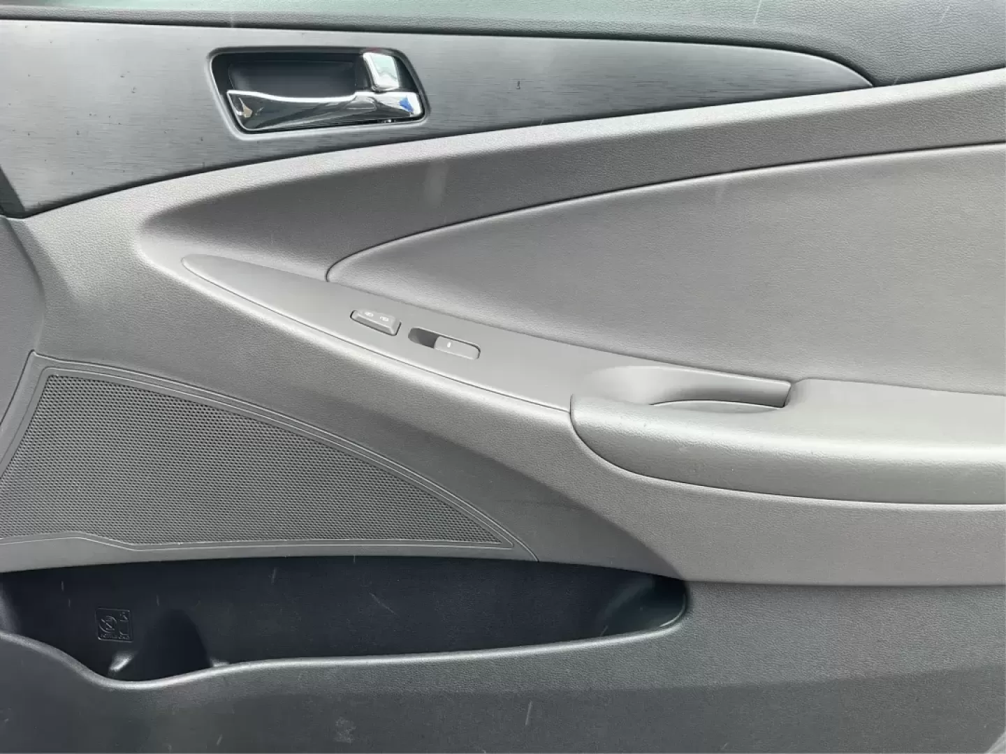 2013 Gray Hyundai Sonata GLS (5NPEB4AC5DH) with an 2.4L L4 DOHC 16V engine, 6-Speed Automatic transmission, located at 8750 N County Rd 25A, Piqua, OH, 45356, (937) 908-9800, 40.164391, -84.232513 - Photo#18