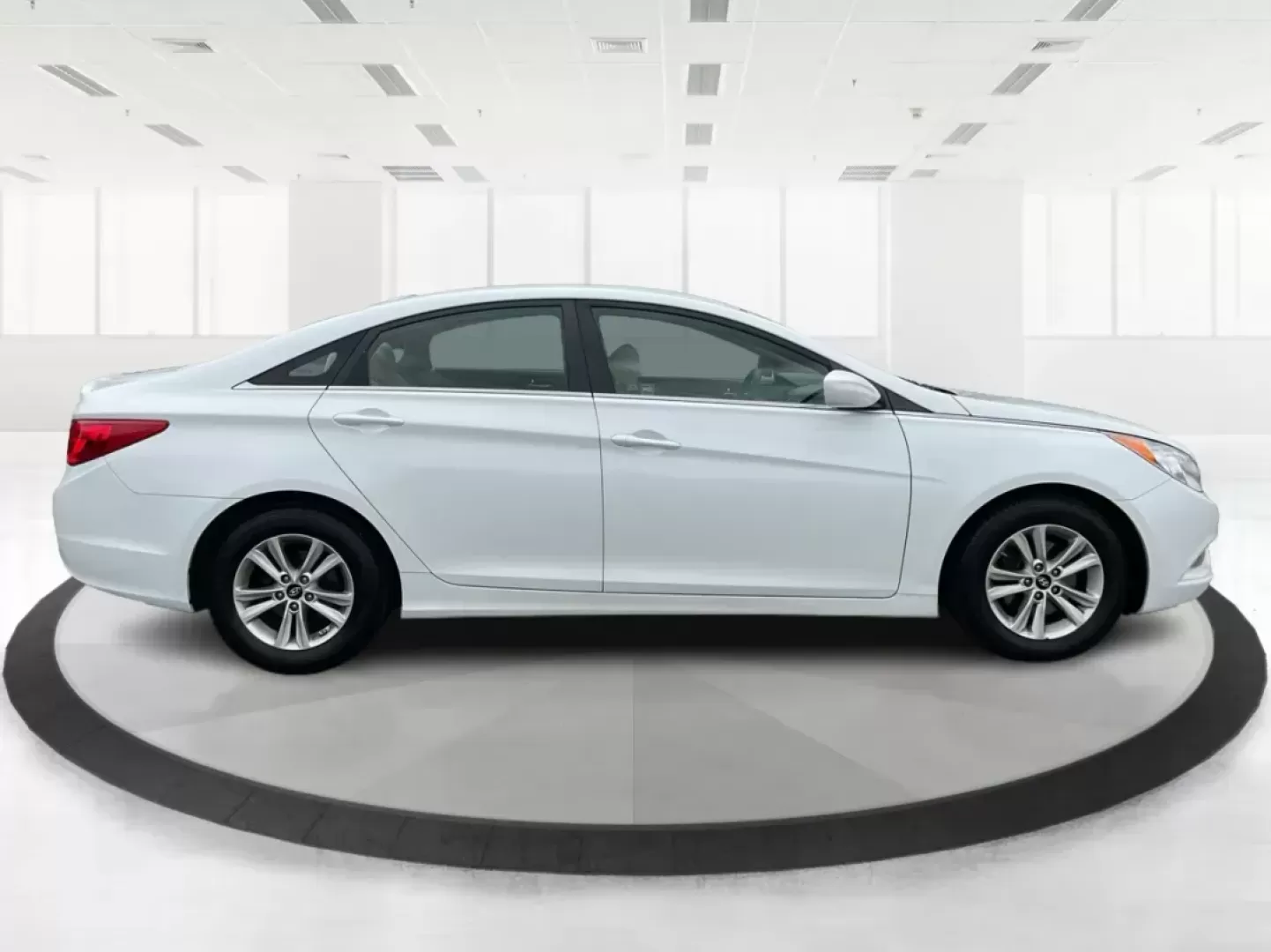 2013 Hyundai Sonata GLS (5NPEB4ACXDH) with an 2.4L I-4 gasoline direct injection engine, located at 1951 S Dayton Lakeview Rd., New Carlisle, OH, 45344, (937) 908-9800, 39.890999, -84.050255 - Photo#1