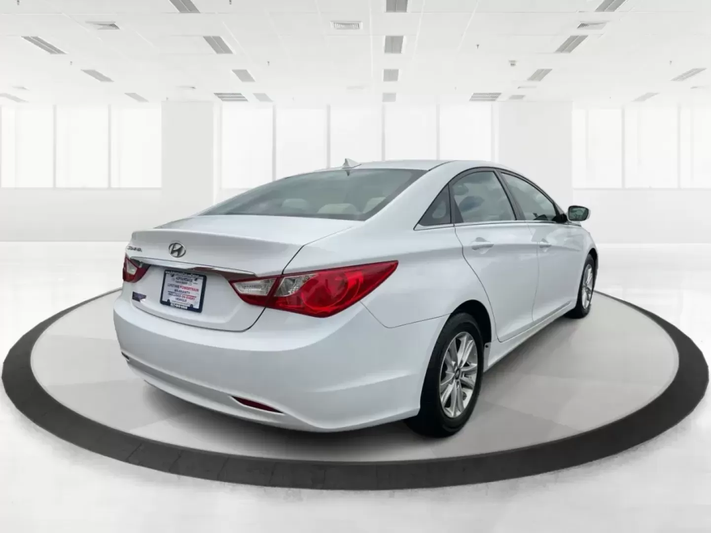 2013 Hyundai Sonata GLS (5NPEB4ACXDH) with an 2.4L I-4 gasoline direct injection engine, located at 1951 S Dayton Lakeview Rd., New Carlisle, OH, 45344, (937) 908-9800, 39.890999, -84.050255 - Photo#2