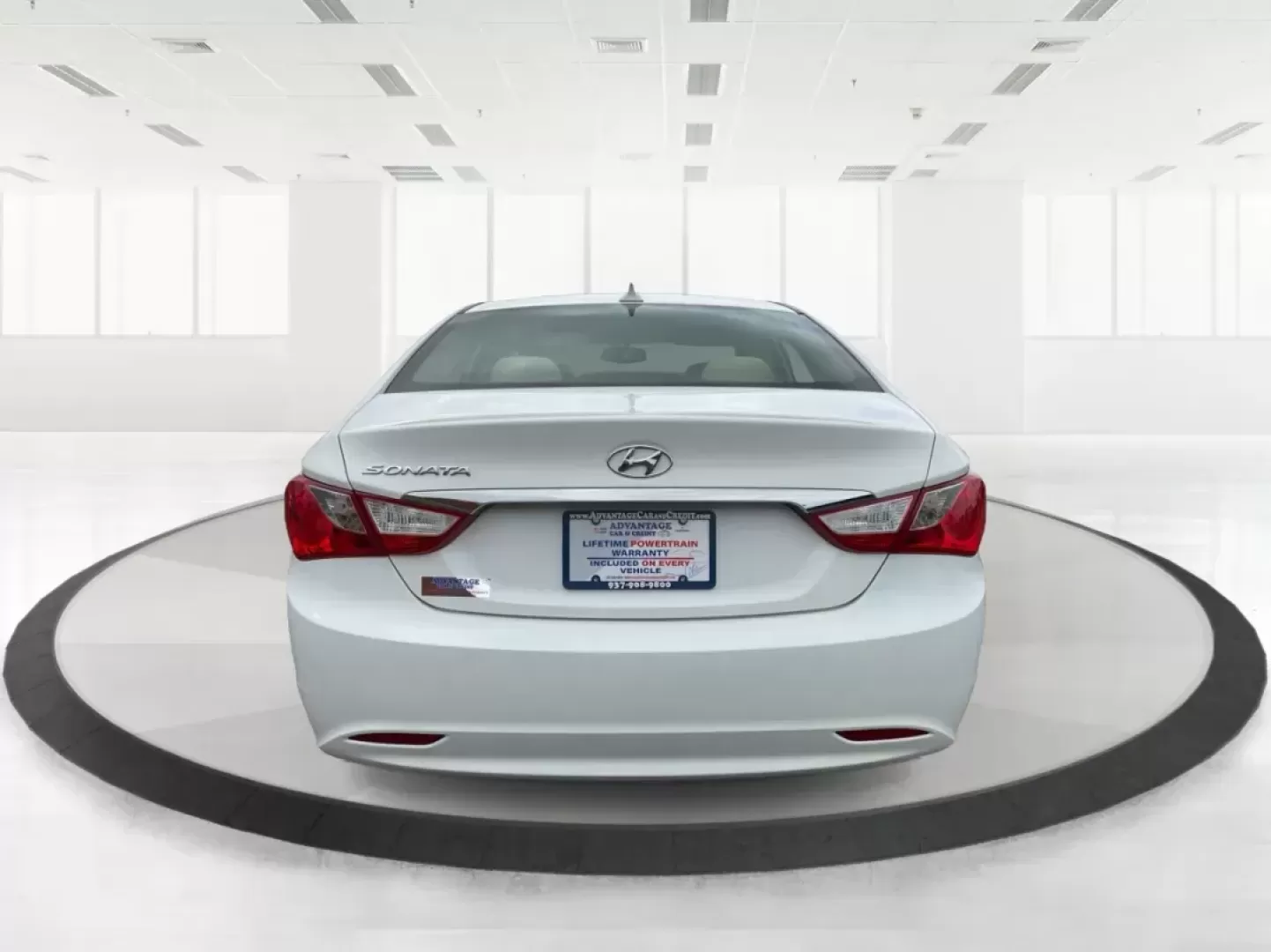 2013 Hyundai Sonata GLS (5NPEB4ACXDH) with an 2.4L I-4 gasoline direct injection engine, located at 1951 S Dayton Lakeview Rd., New Carlisle, OH, 45344, (937) 908-9800, 39.890999, -84.050255 - Photo#4